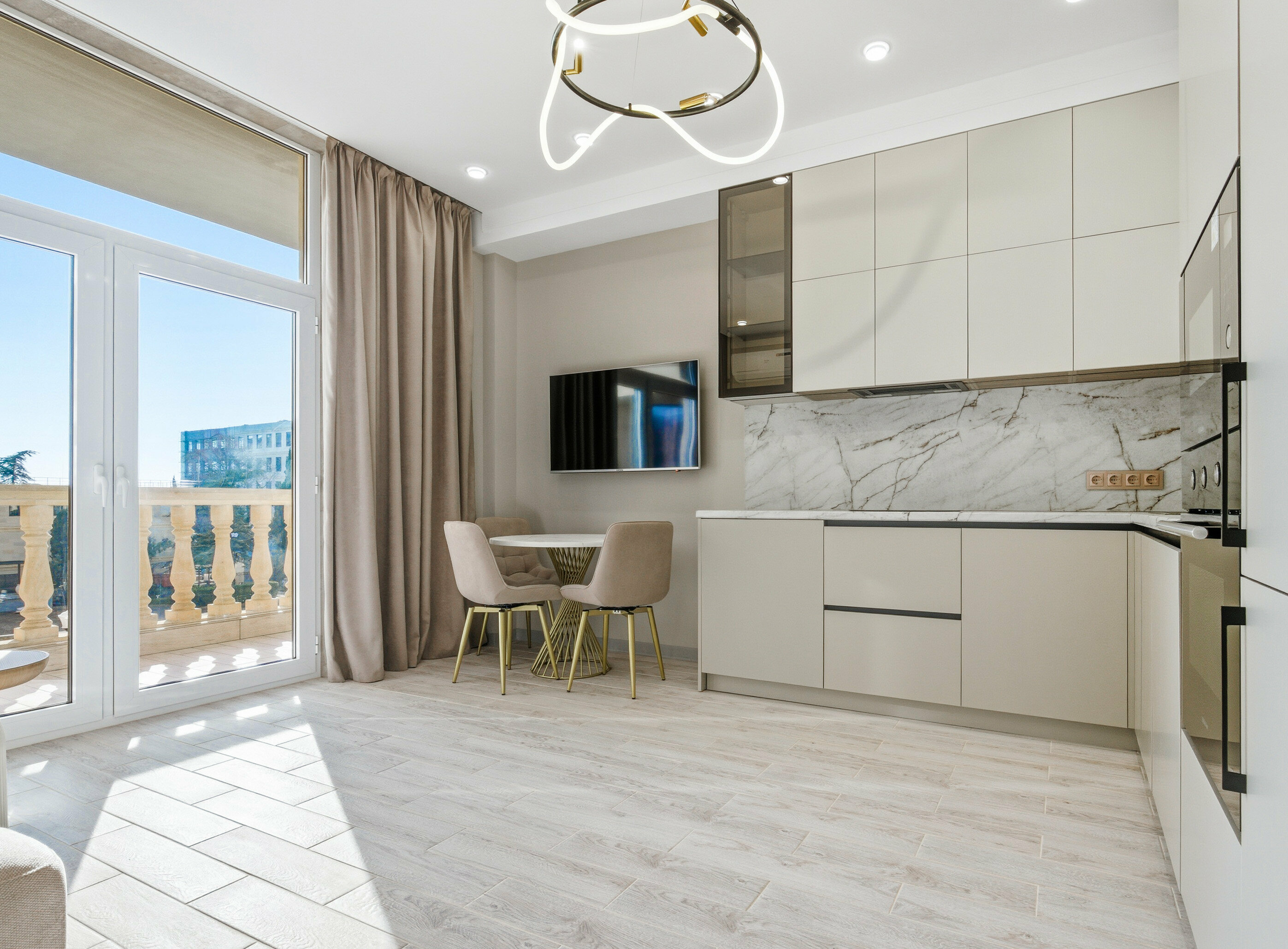 Люкс с кроватью размера «king-size» и балконом