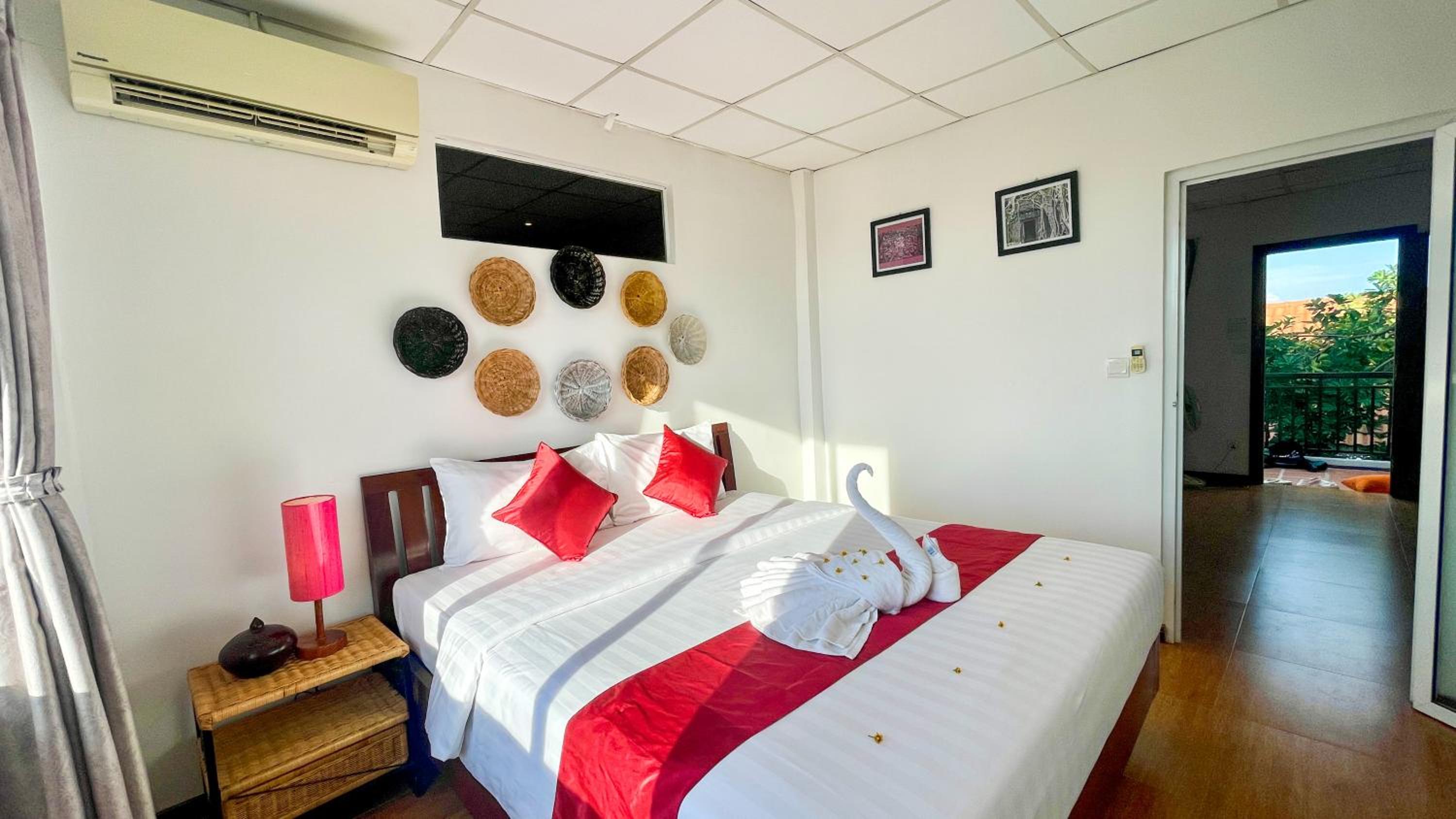 Deluxe Double With Terrace City View - Free Pick Up