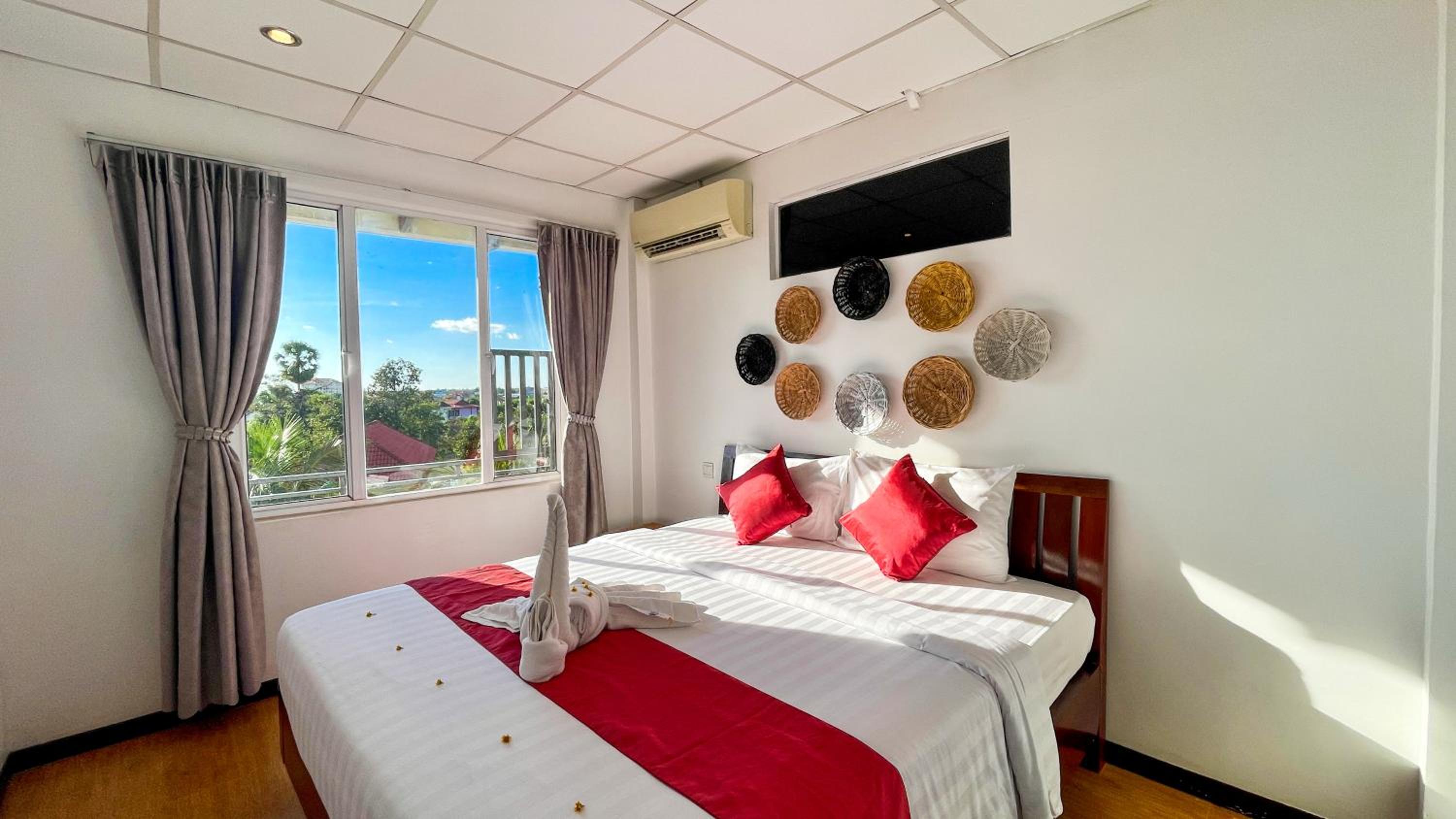 Deluxe Double With Terrace City View - Free Pick Up