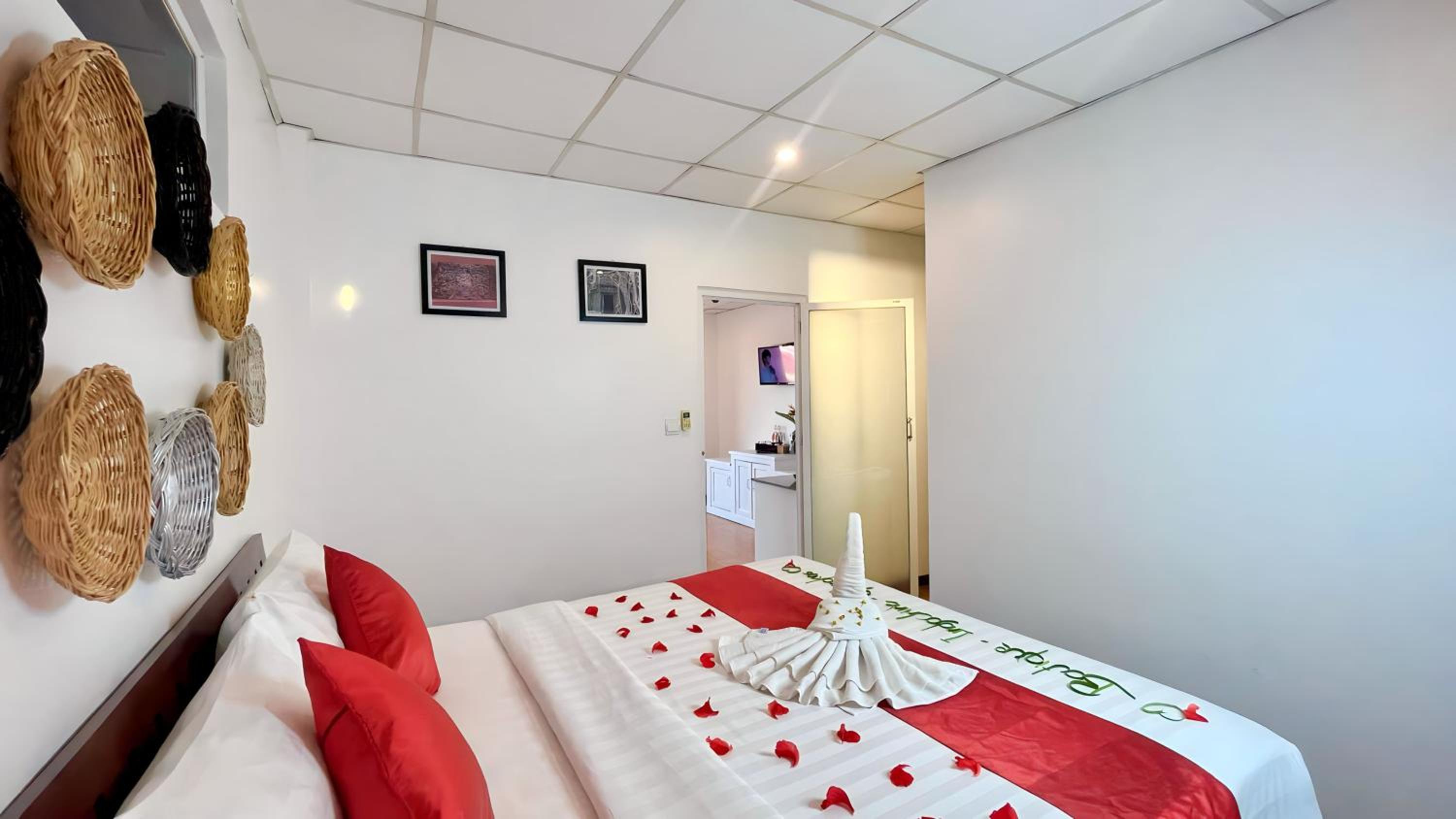 Deluxe Double With Terrace City View - Free Pick Up