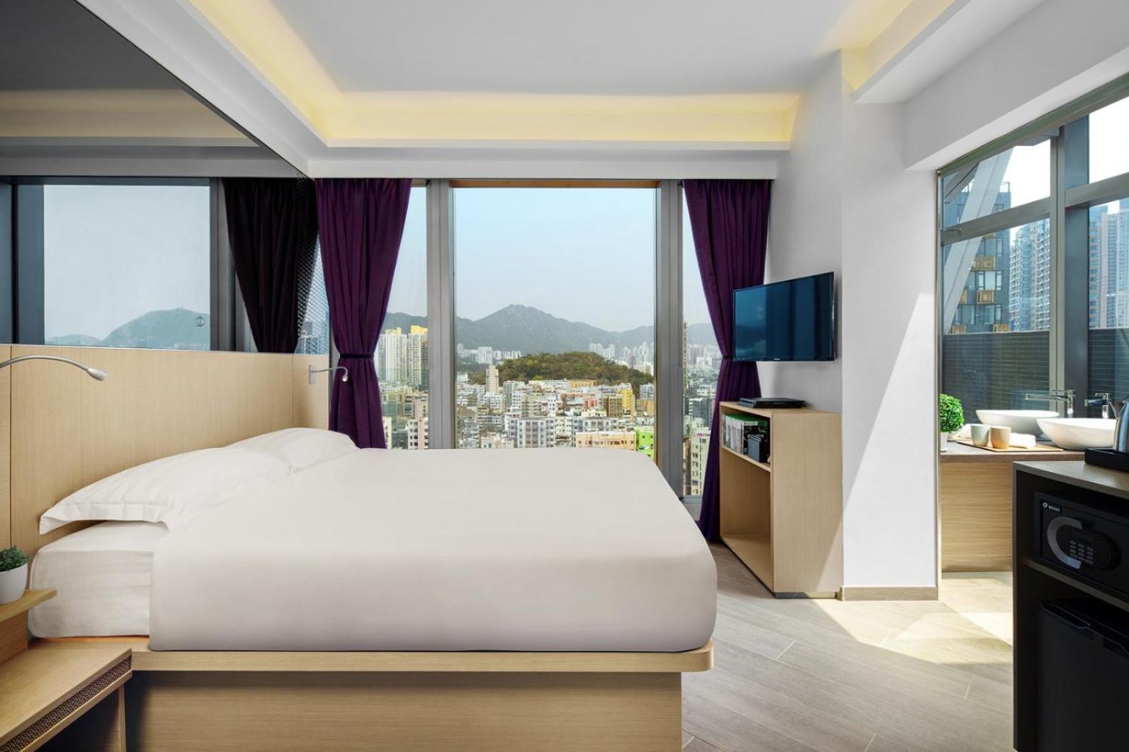 Starphire Crystal Room