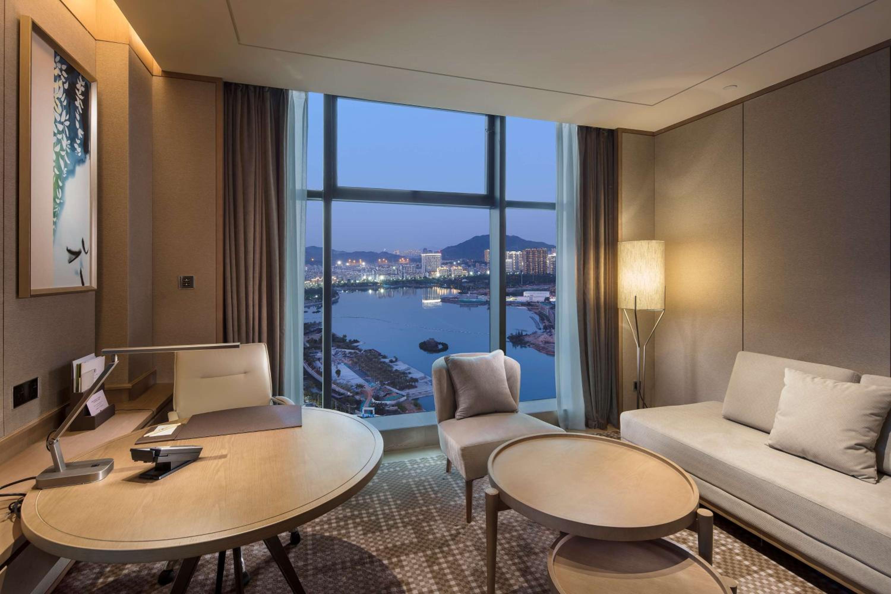 One-Bedroom Deluxe Suite Bay View