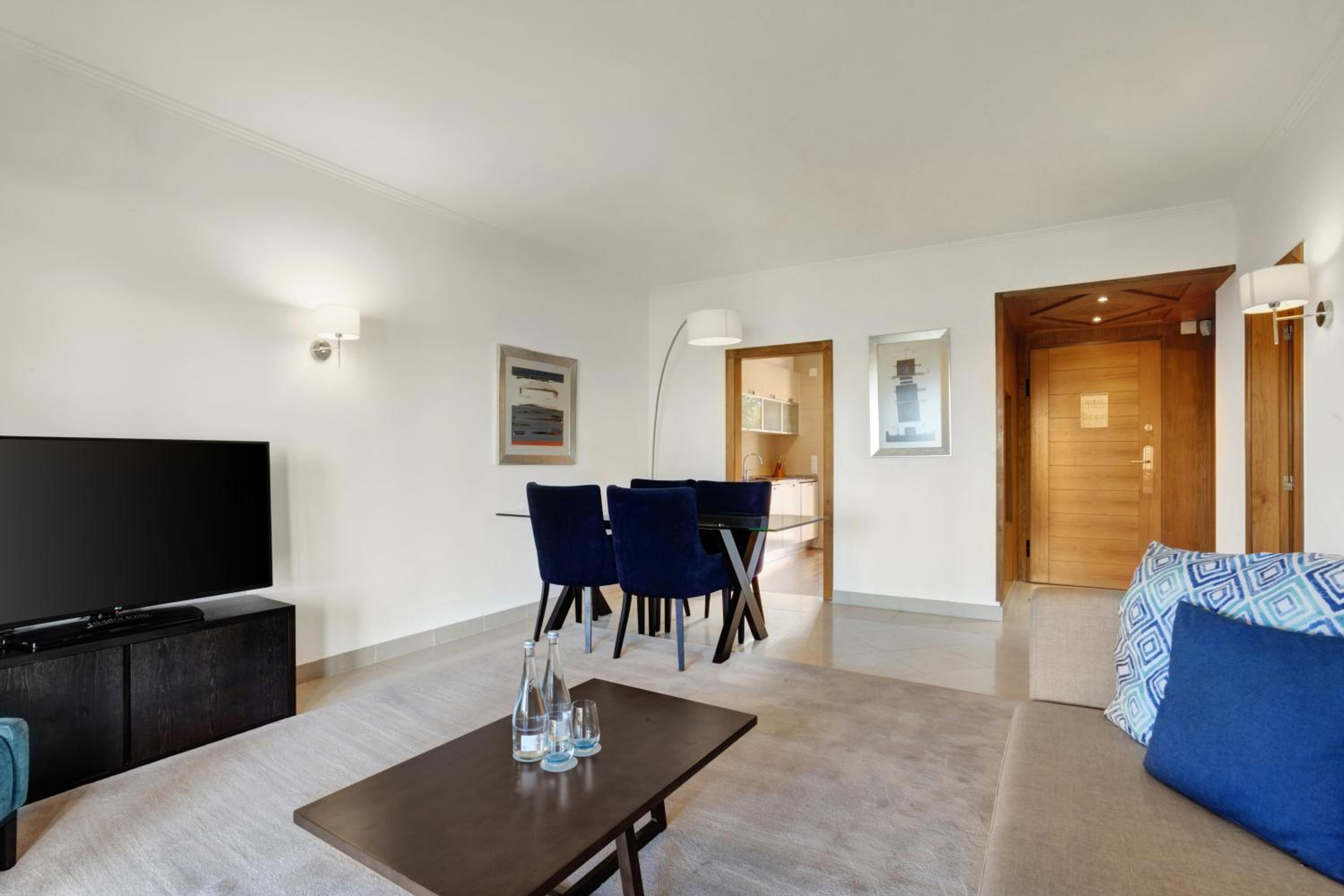 One-Bedroom Apartment with Resort View