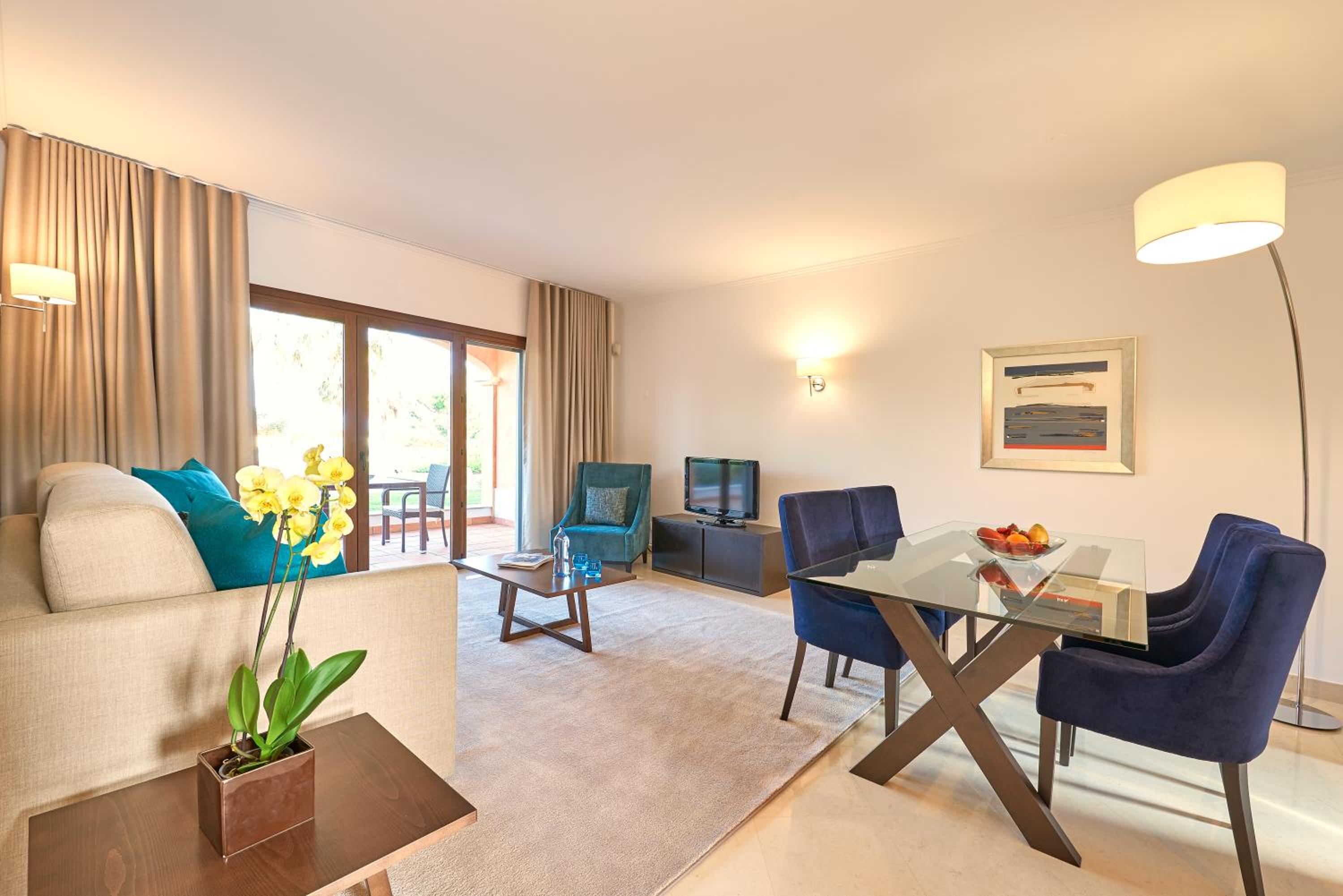 One-Bedroom Apartment with Pool View