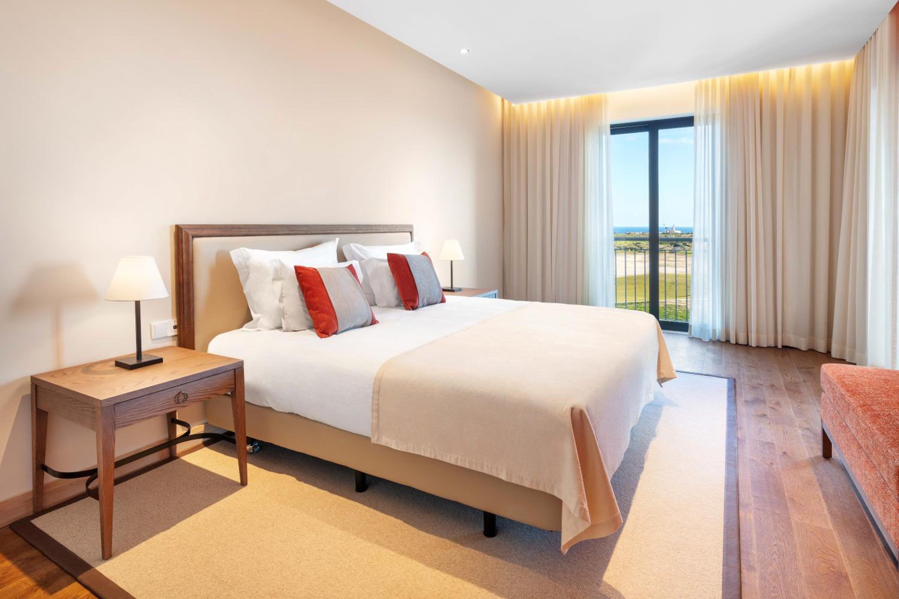 Family Suite  (2 Adults + 2 Children)