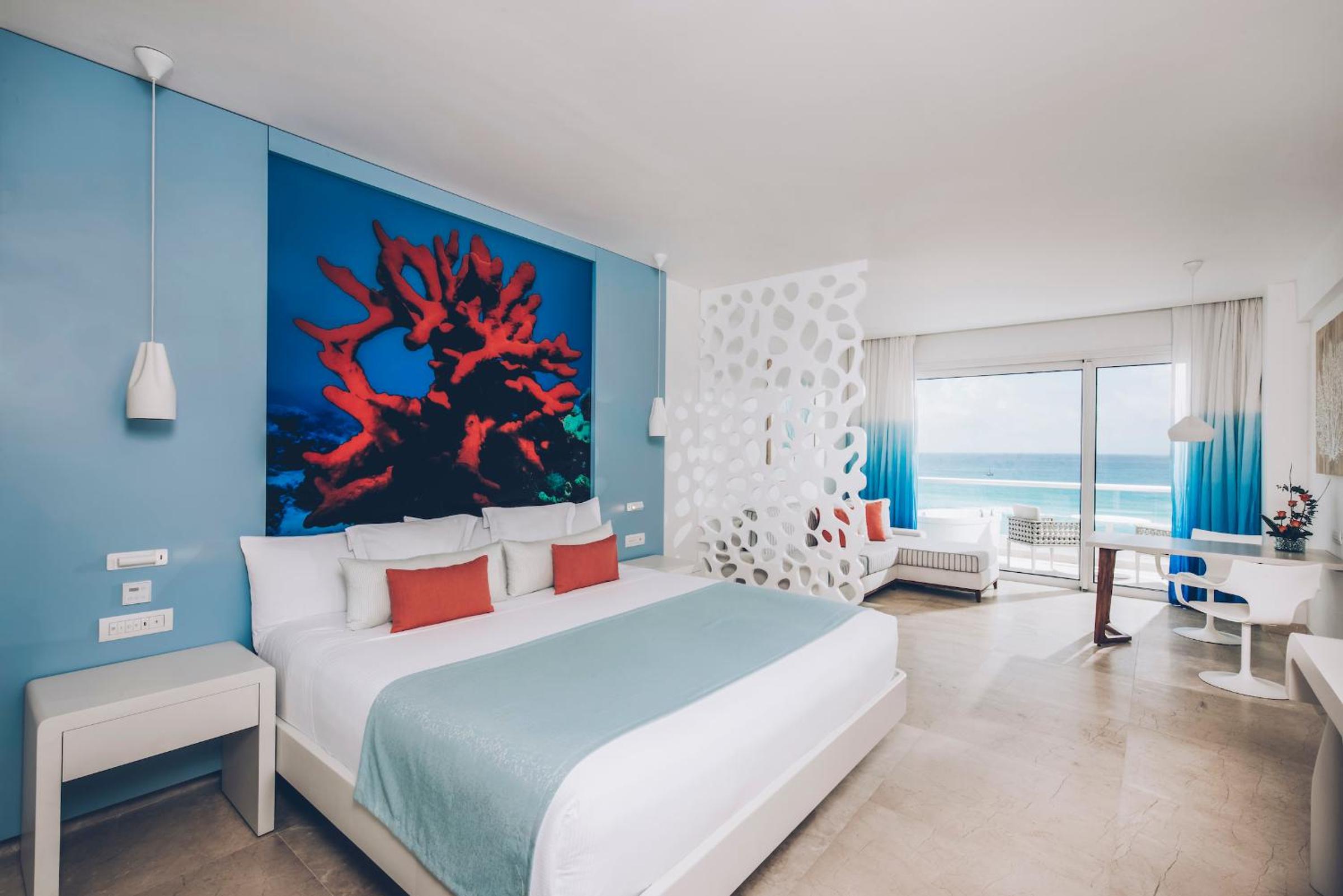 Junior Suite Ocean Front (3 Adults)