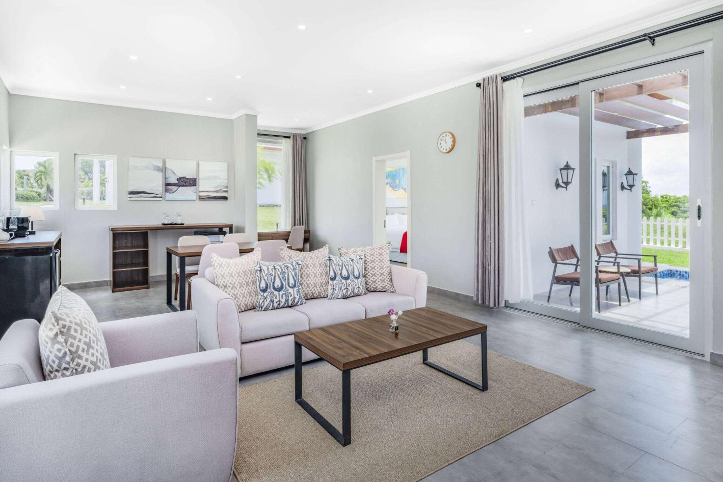 Swim-Up Villa With Two Queen Beds And Ocean View - Non-Smoking