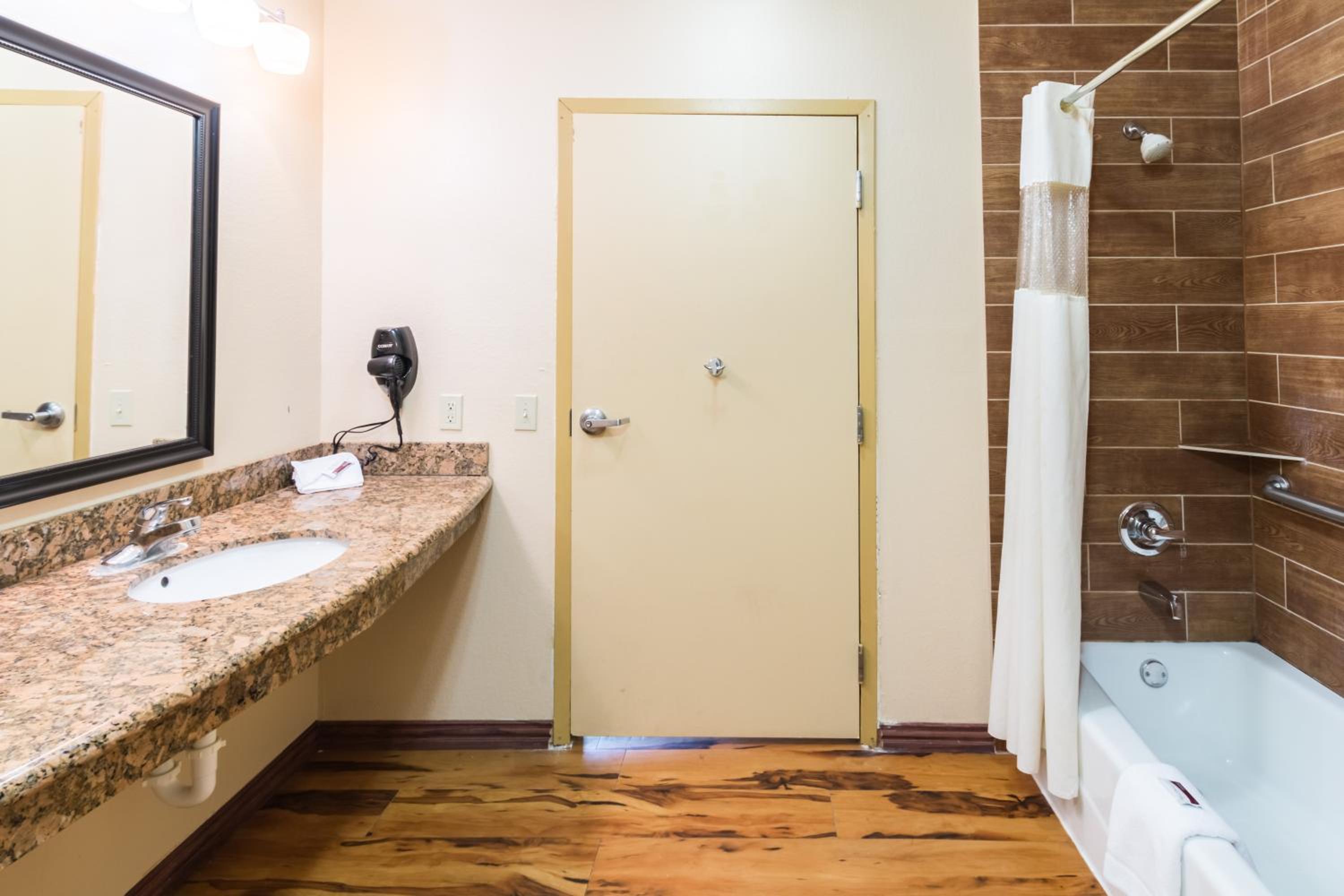 Queen Room with Two Queen Beds - Disability Access - Non-Smoking