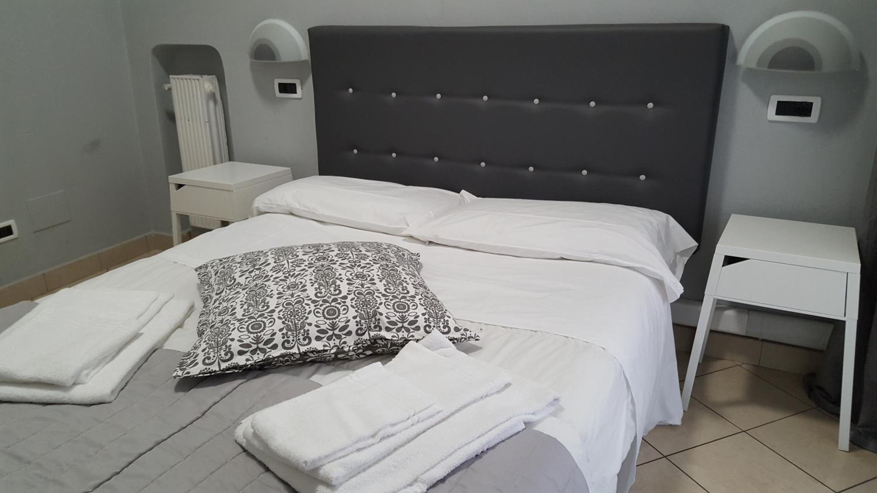 Standard Double Room with Shared Bathroom