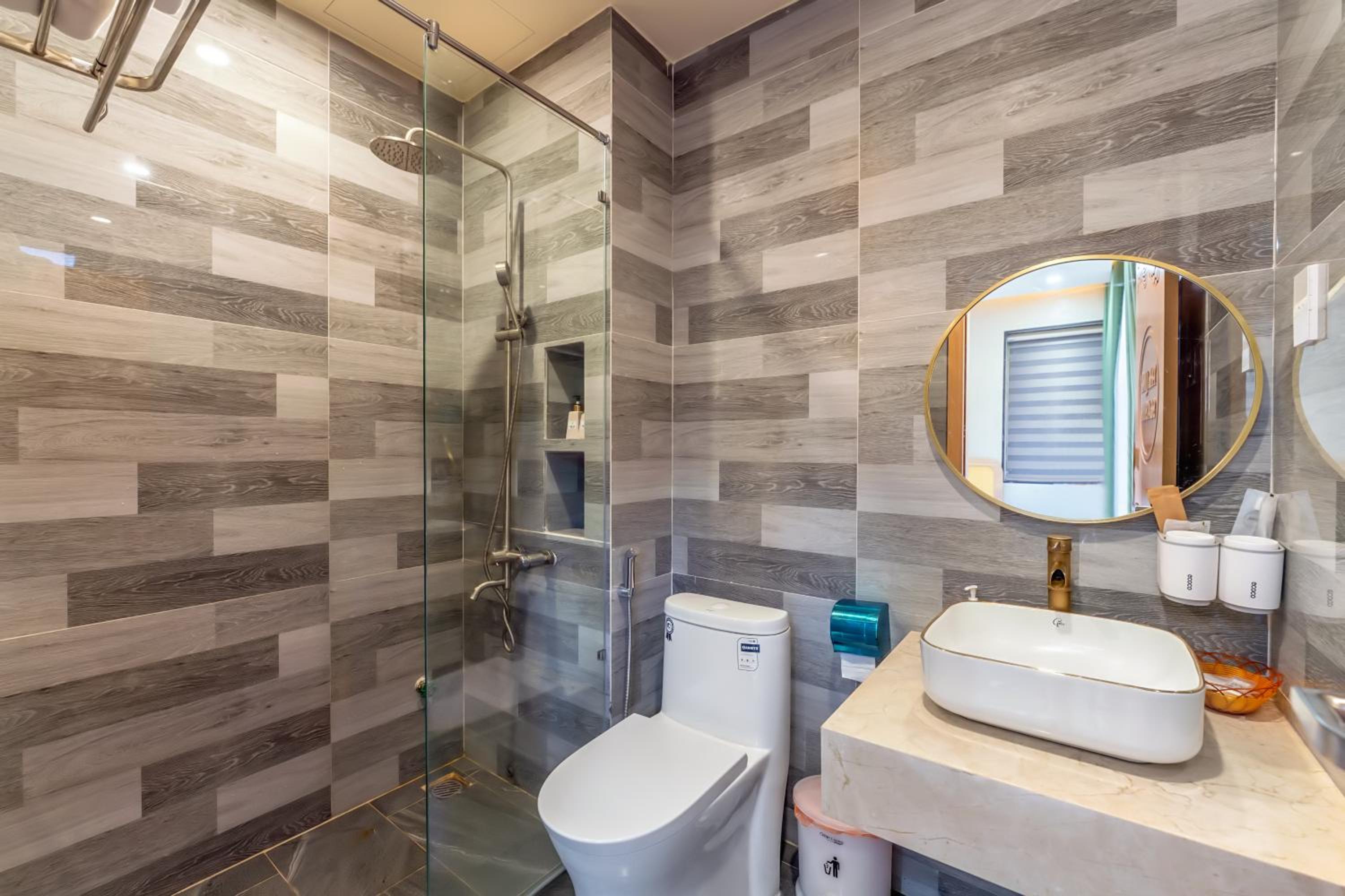 Queen Room with Pool View