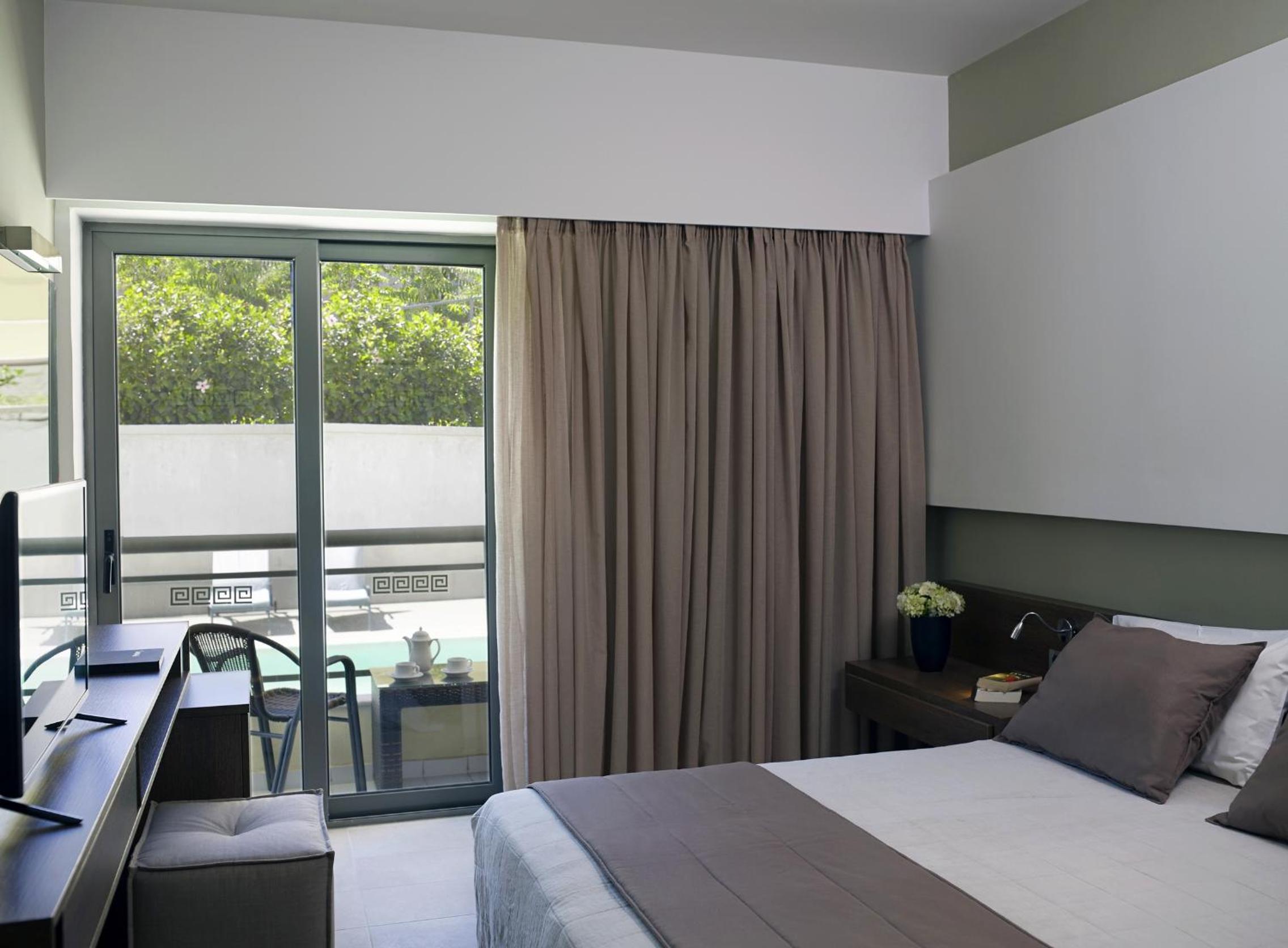 Superior Double Room with Pool View