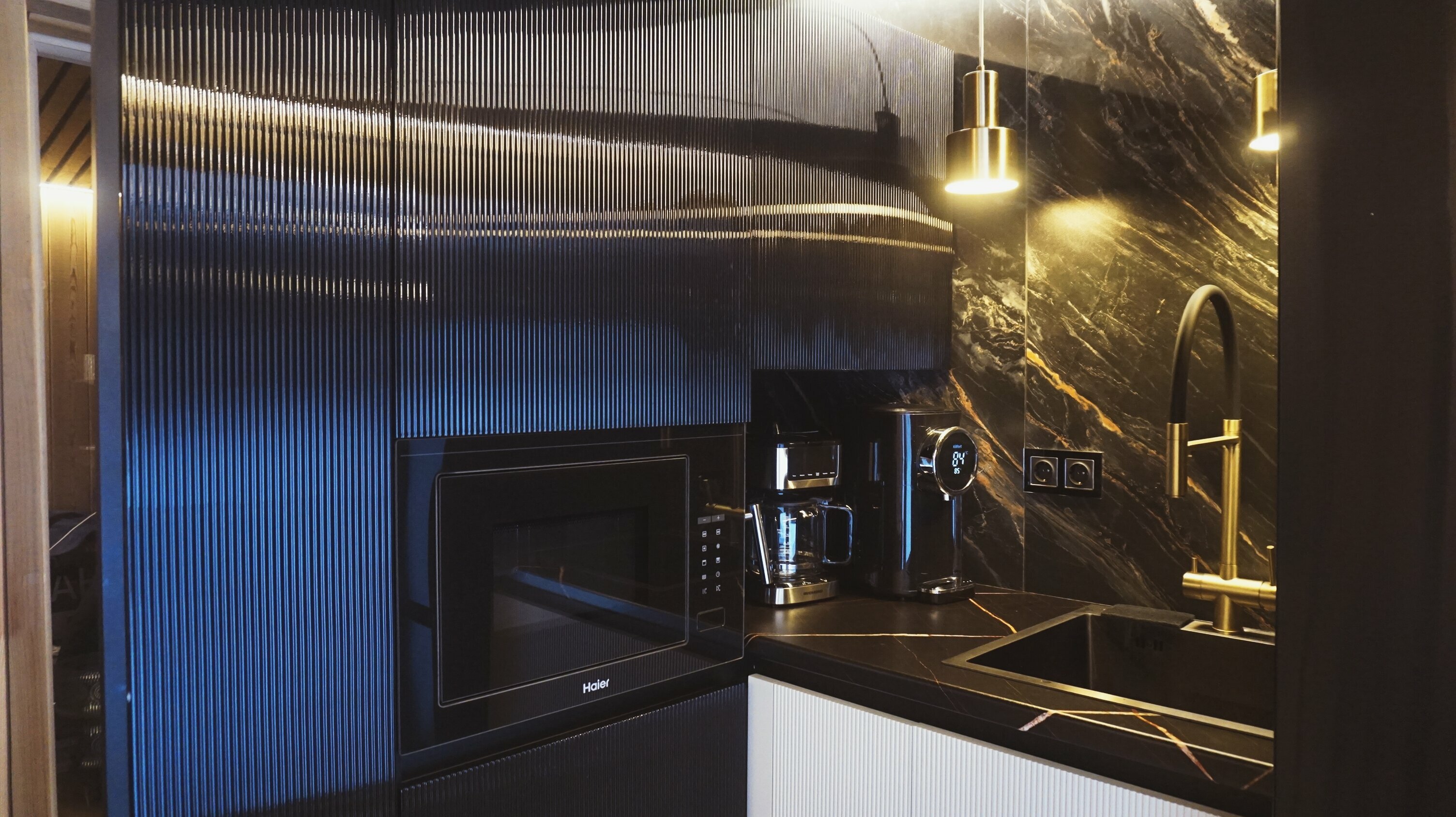 Четырёхместный дом с двуспальной кроватью и двуспальным диваном, с баней