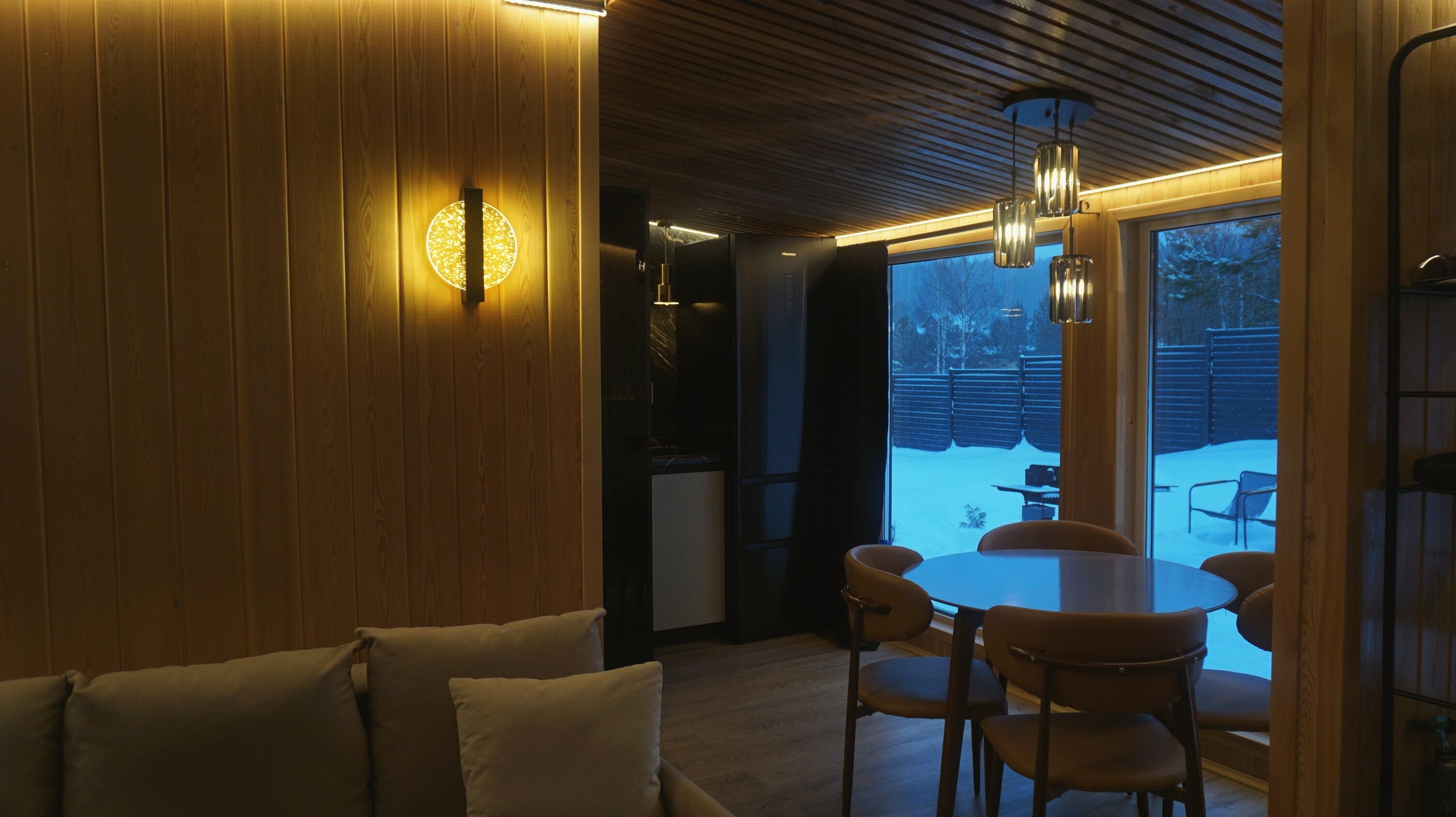 Четырёхместный дом с двуспальной кроватью и двуспальным диваном, с баней