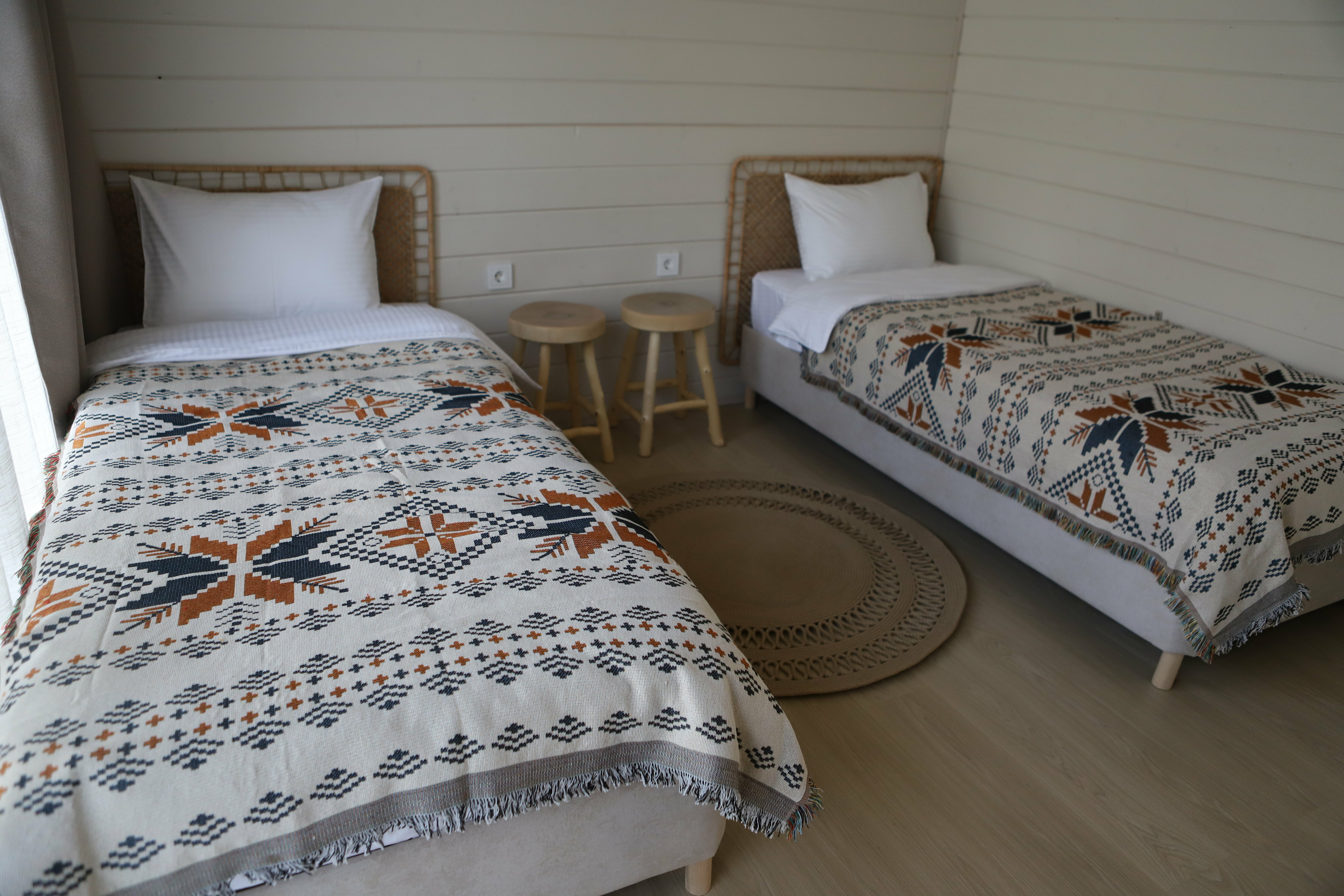 Двухэтажный  барнхаус с видом на горы,  3 изолированные спальни, просторная кухня , 2 санузла