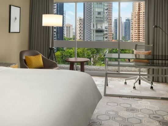 1 King Deluxe With Walk-in Shower