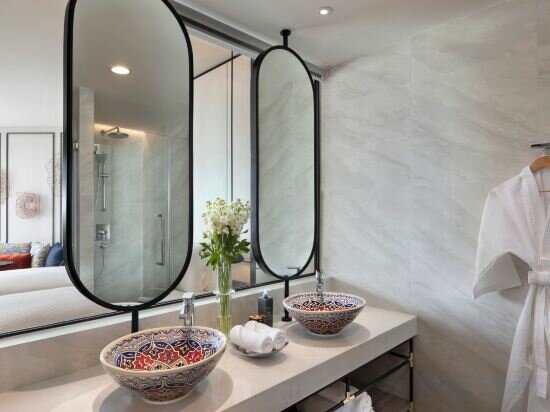 Deluxe King Room with Sea View