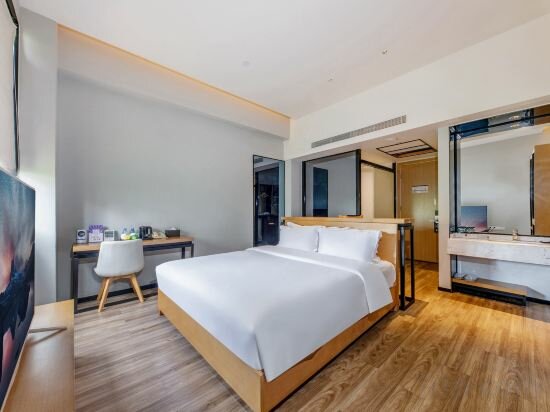 Double Bed Room With Tub (Spacious + Extra-Large Bathtub + Light Luxury Bath Amenities)