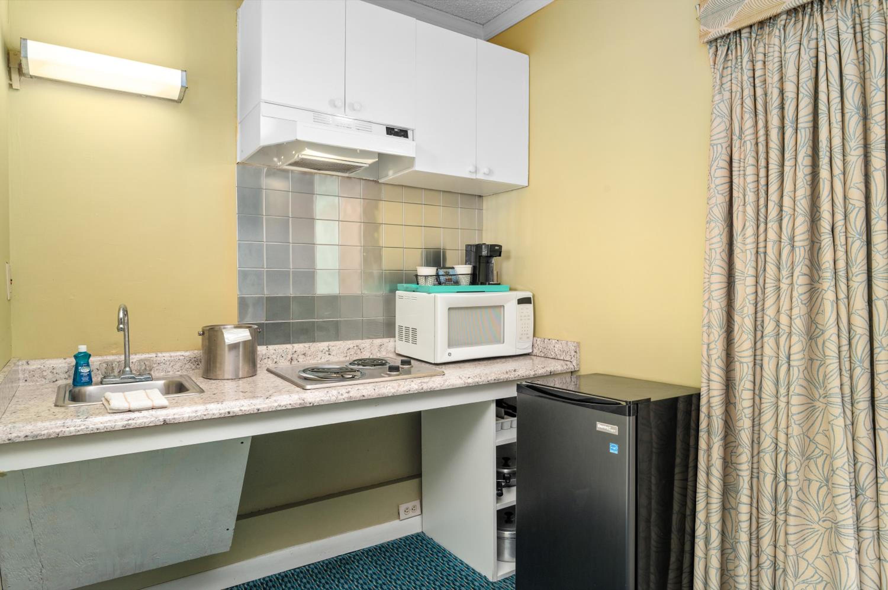 ADA Queen Suite Pet-friendly