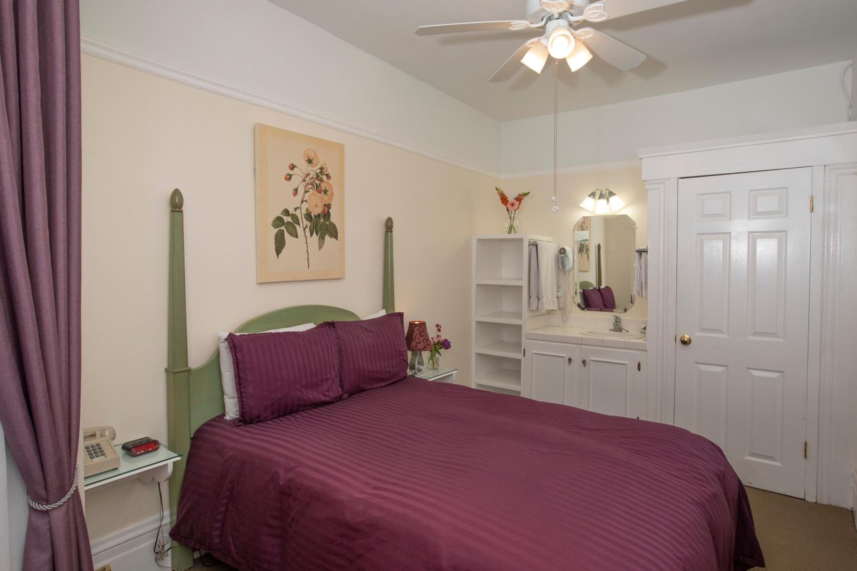 Double Room with Shared Bathroom