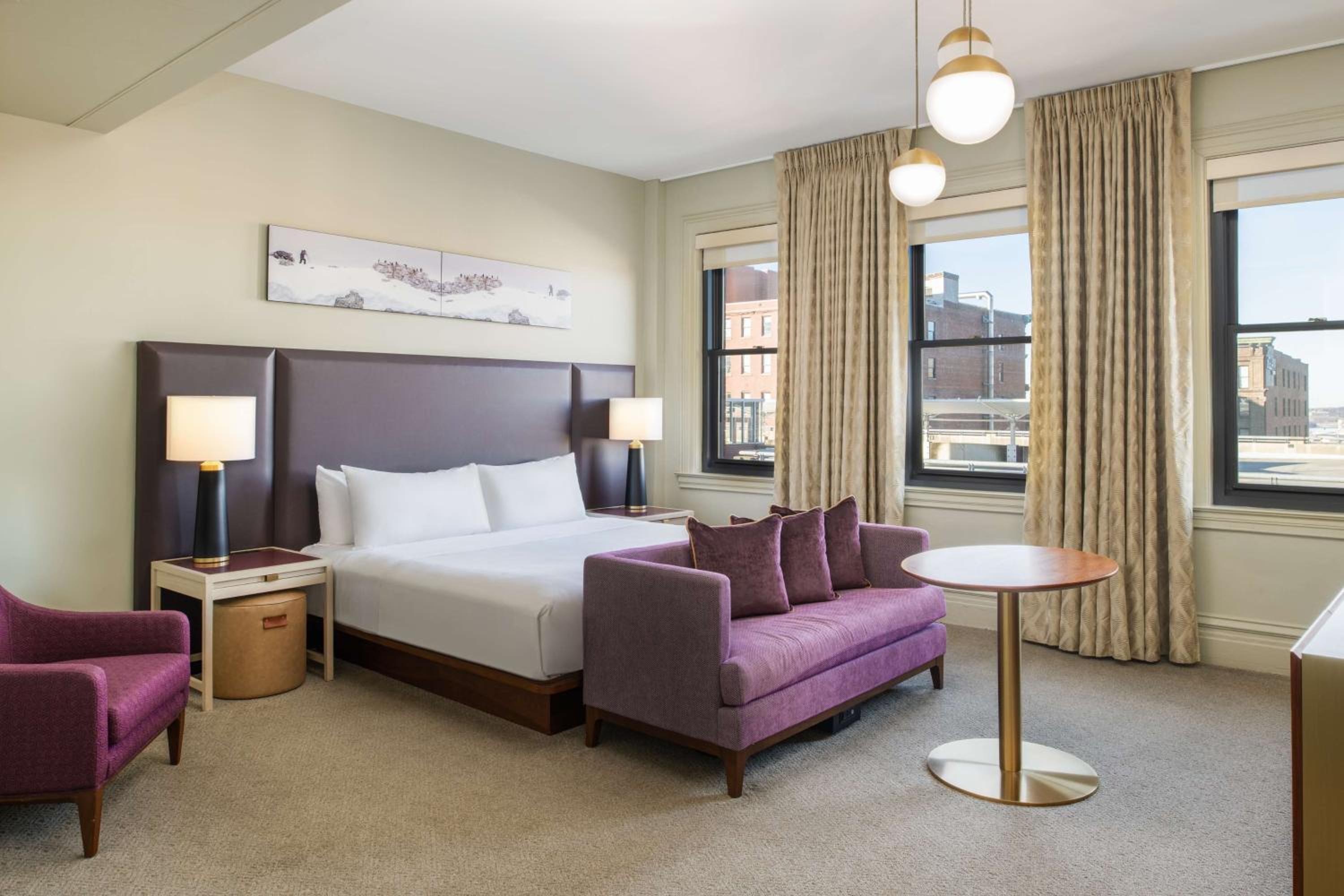 Deluxe King Room - City View