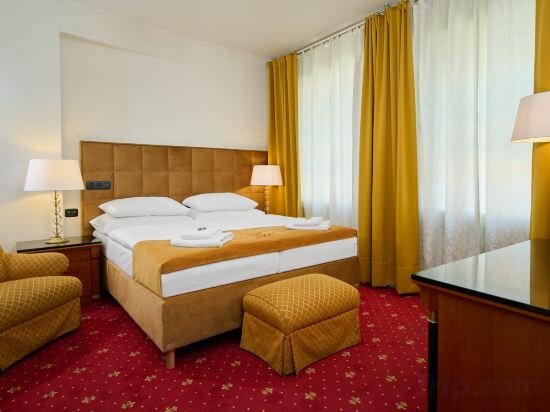 Family Room 6 Adults