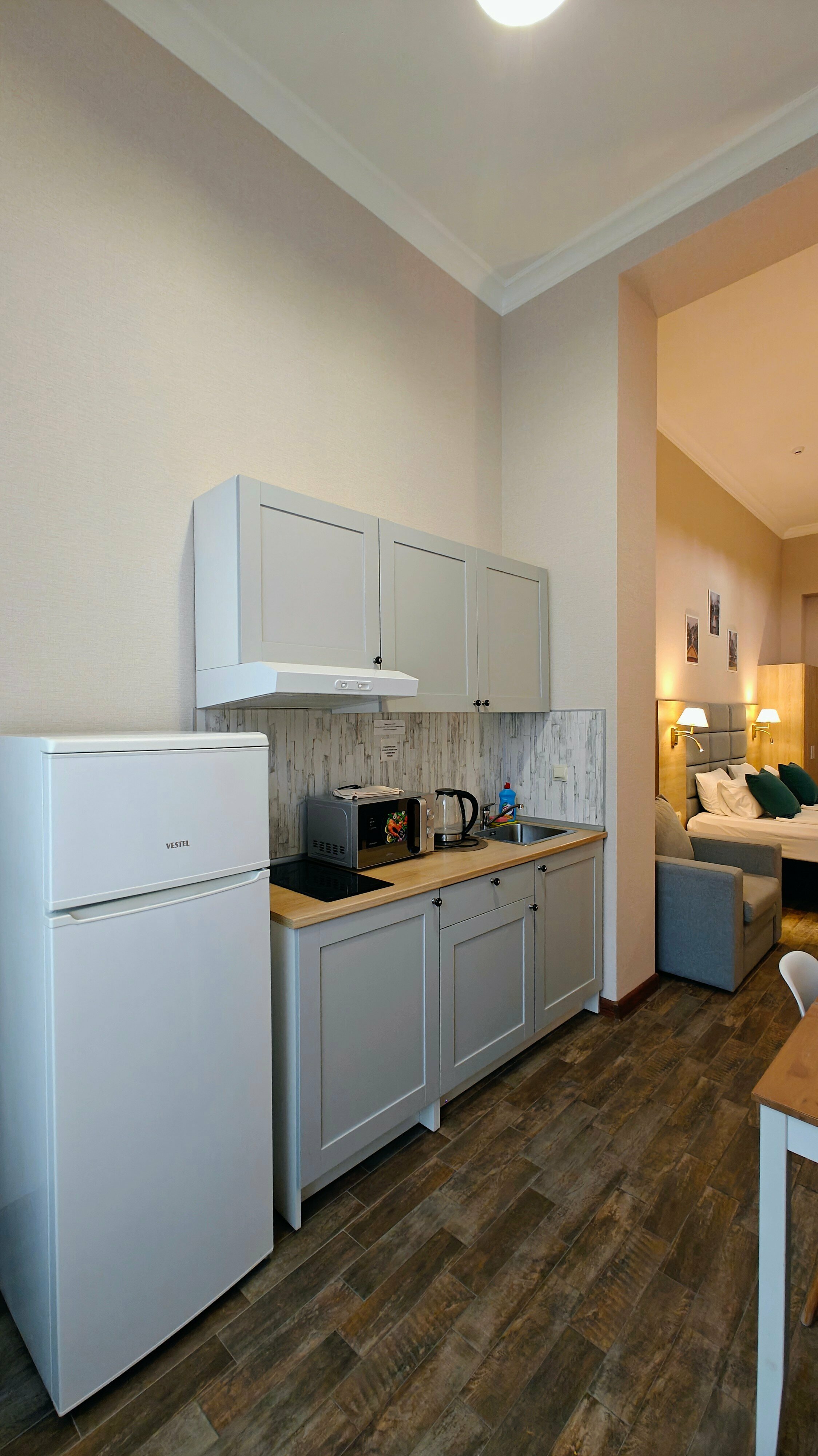 2 этаж I Студия (трёхместный номер с кухонным уголком и микроволновой печью)