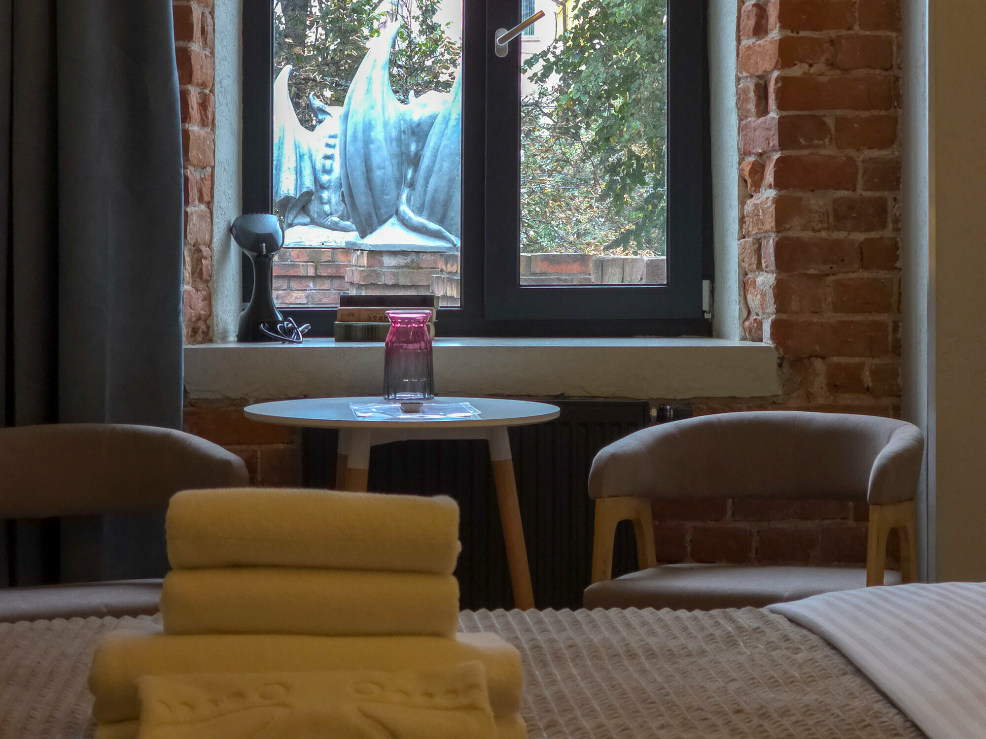 Однокомнатный делюкс с ванной и видом на гаргульи и Казанский монастырь