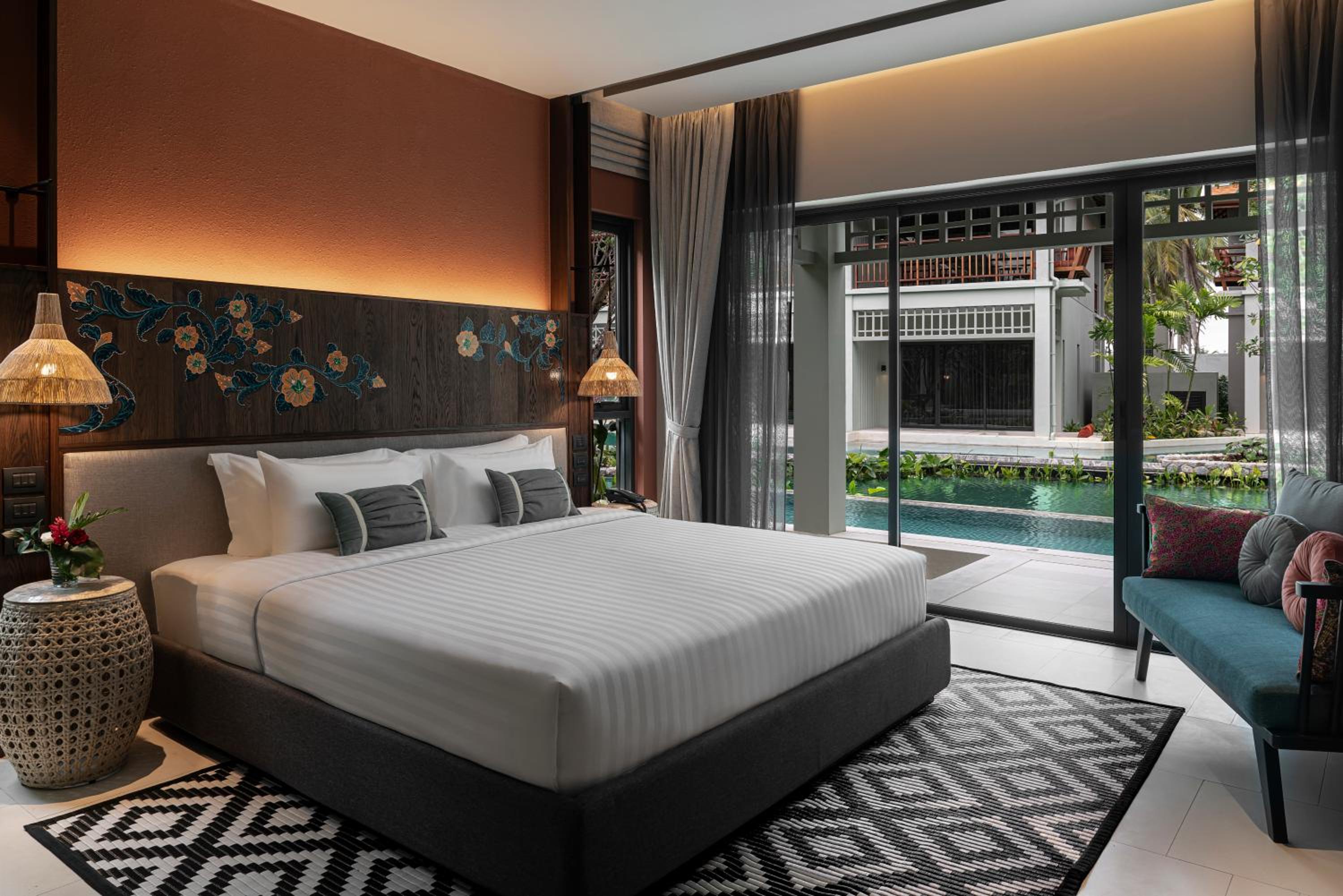 Deluxe King Room with Pool Access