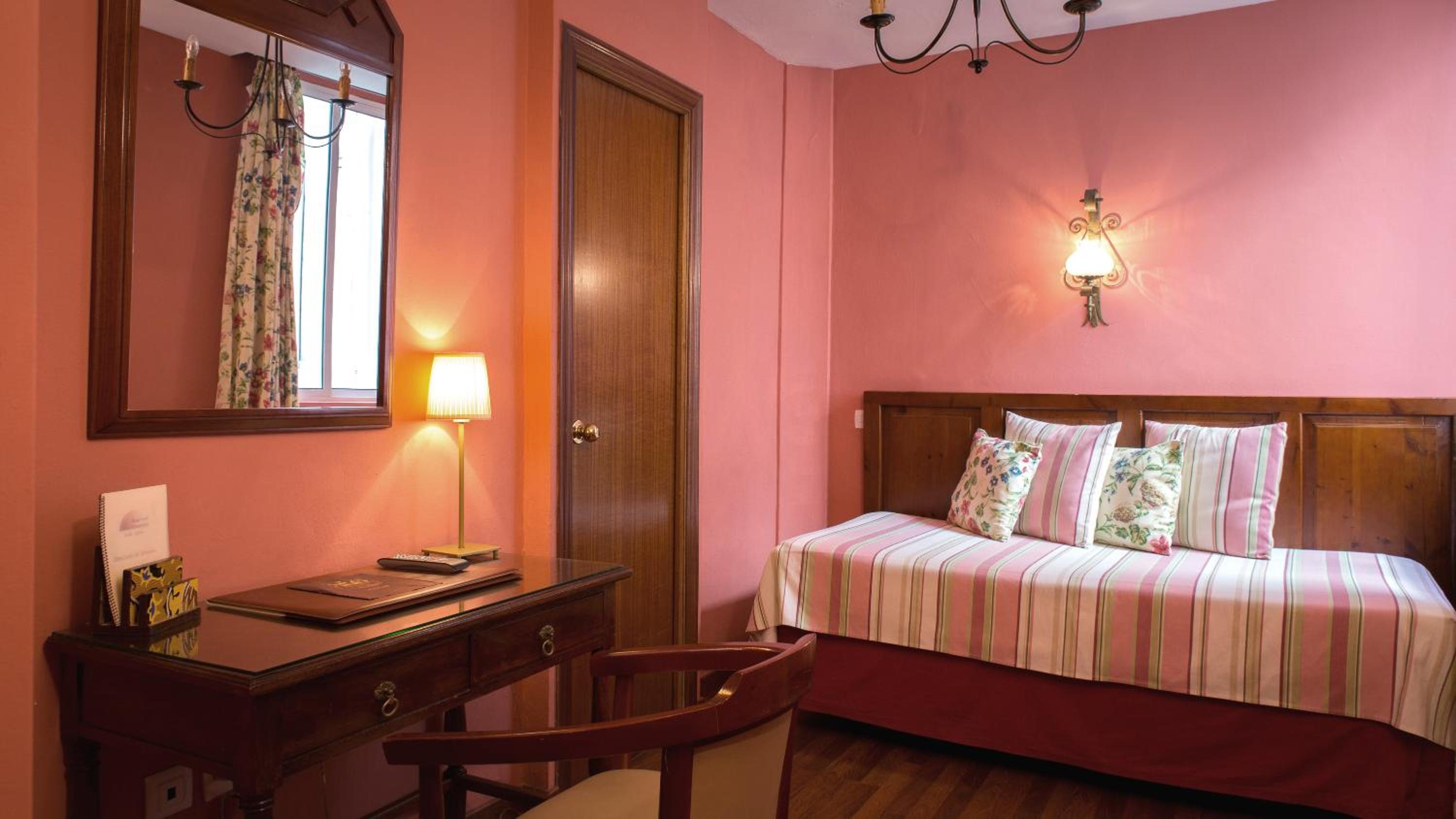 Family Room (3 Adults)