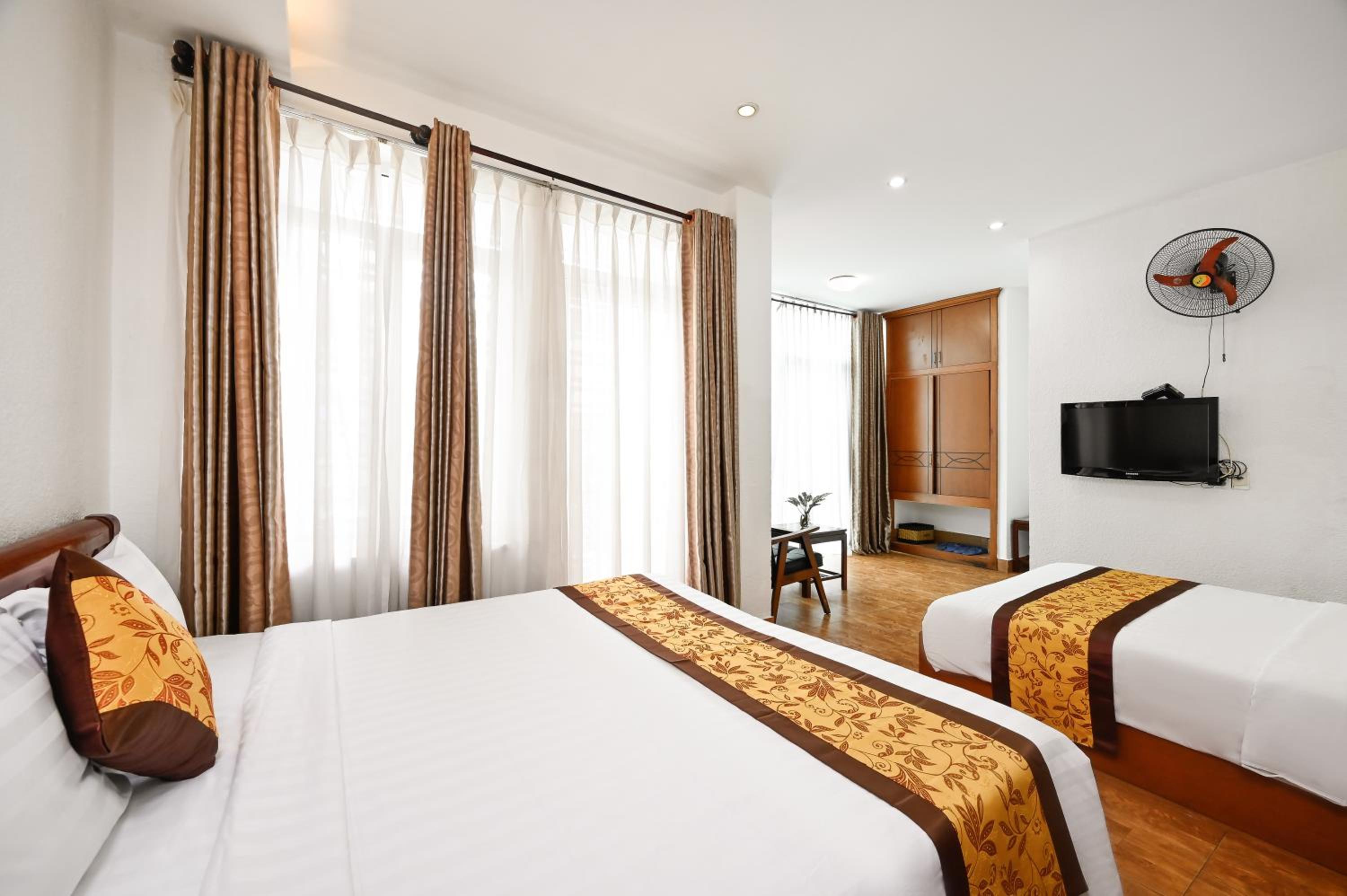 Deluxe Family Room