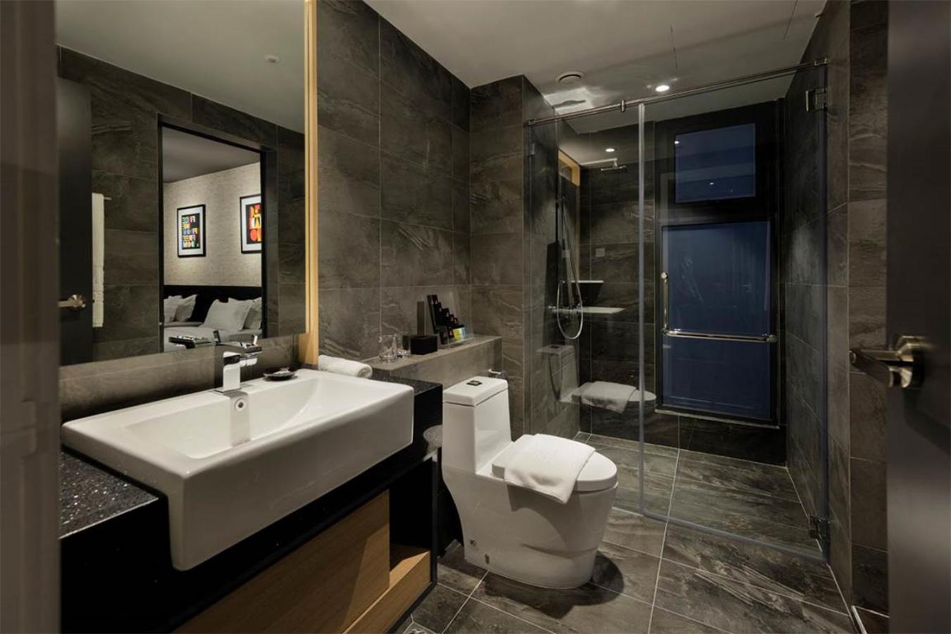 The Deluxe Suite