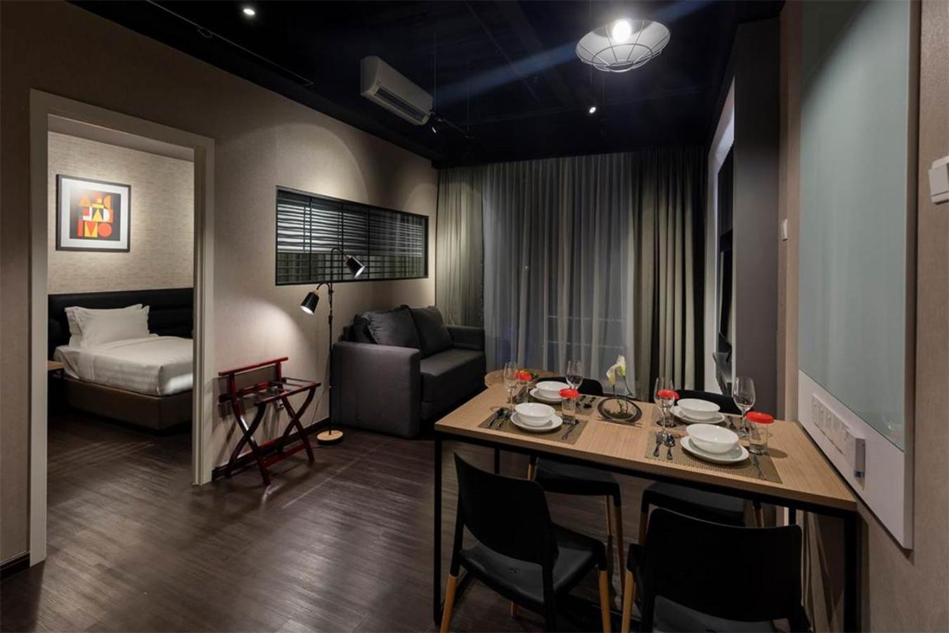 The Deluxe Suite