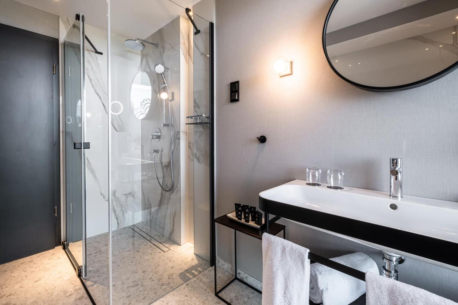 Deluxe Connecting room