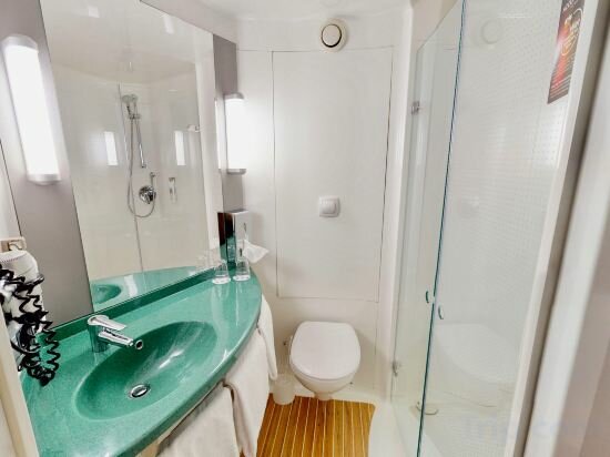 Room With 1 Double Bed (63 X 79 In [160 X 200 Cm]), New Sleep-Easy Concept