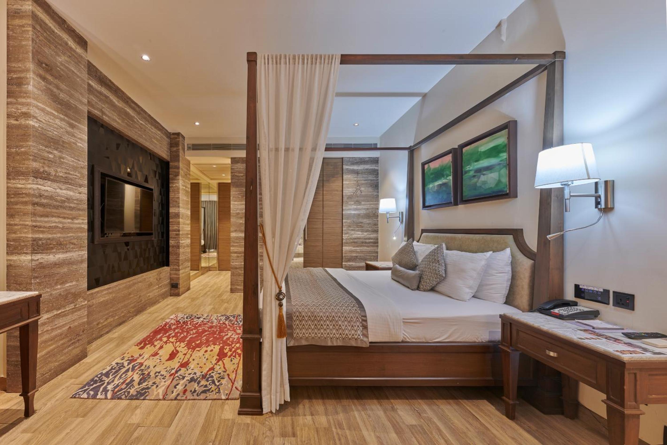 Club Heritage Large Room