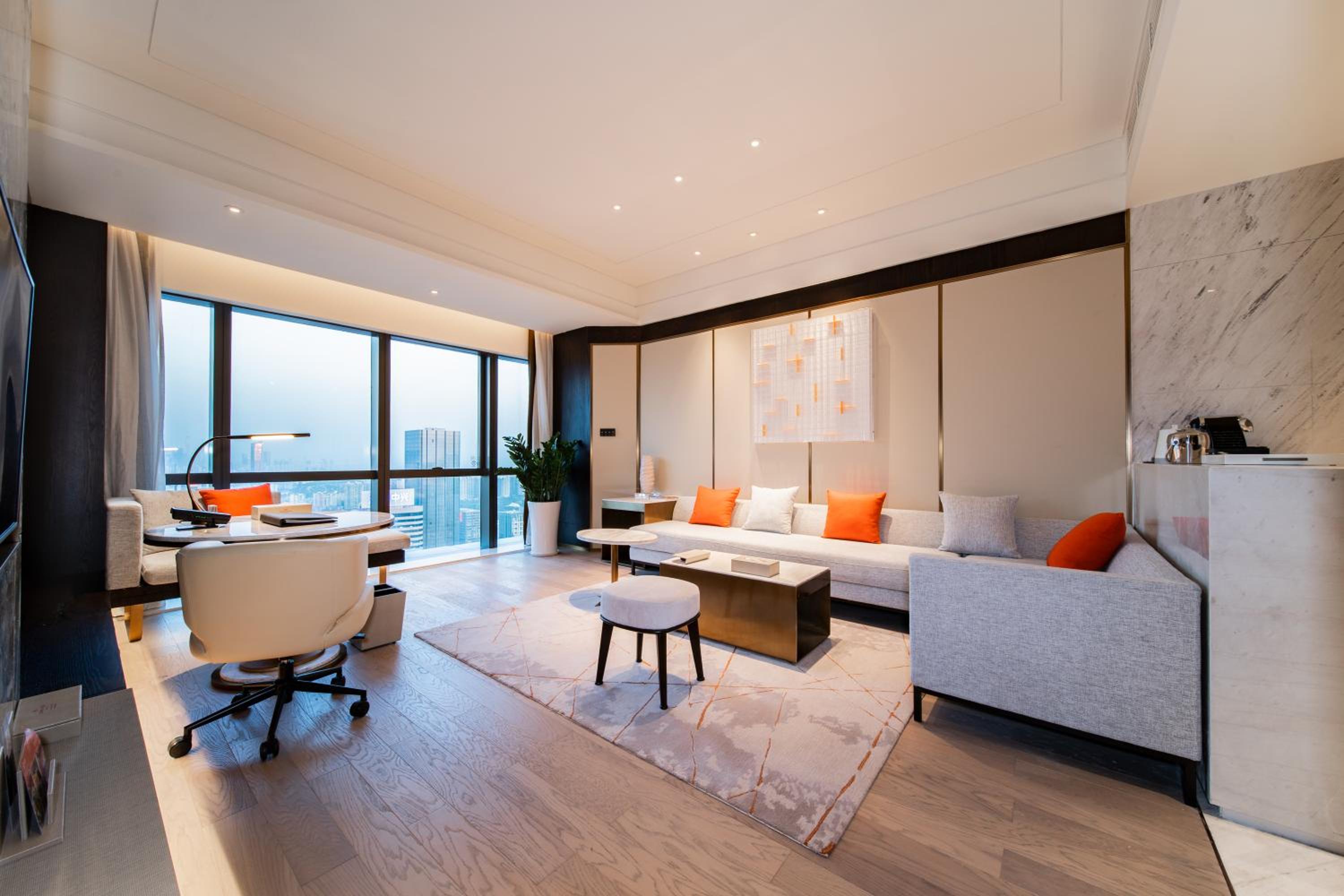 King Suite - Lounge Access