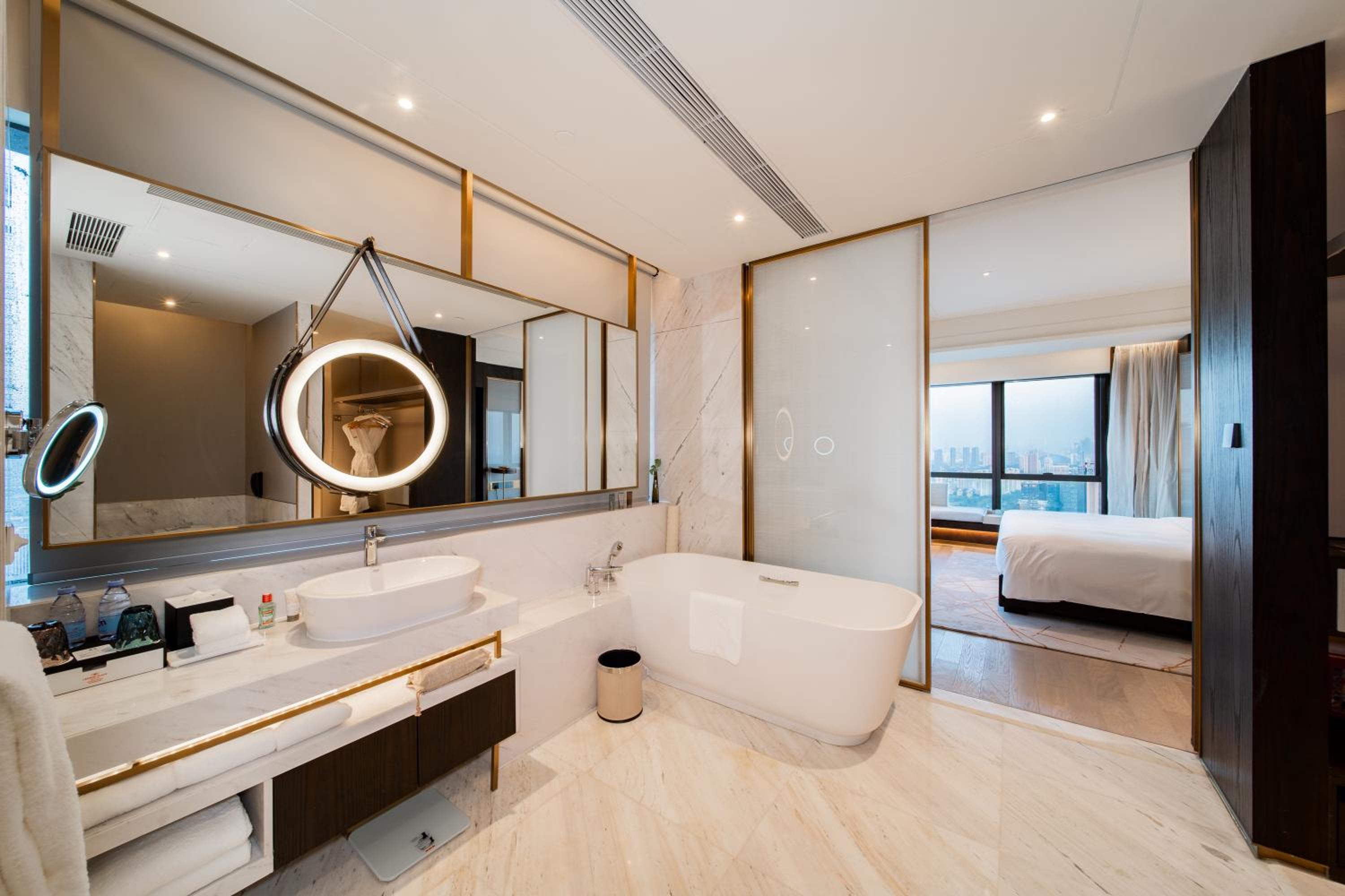 King Suite - Lounge Access