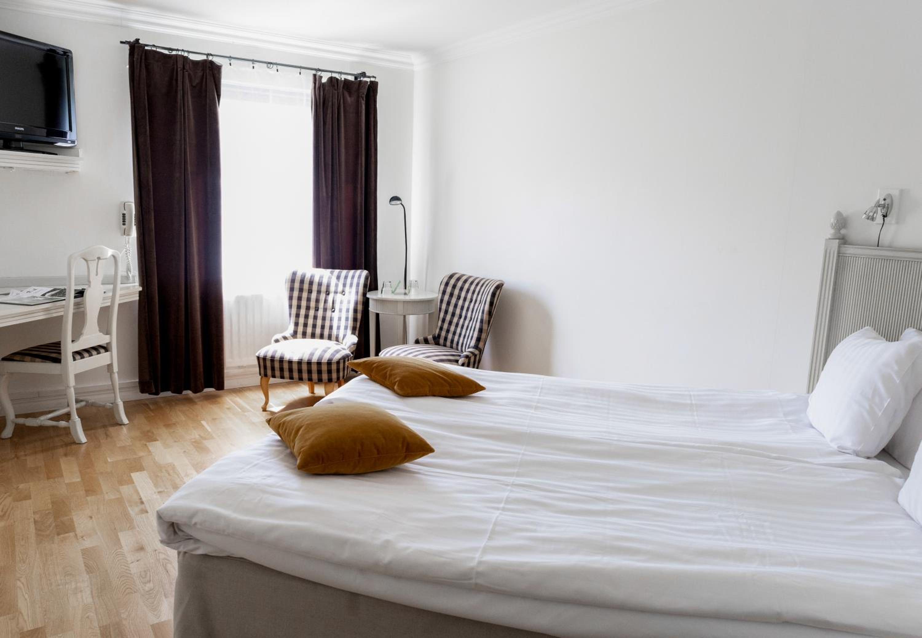Double Room (63 in bed)