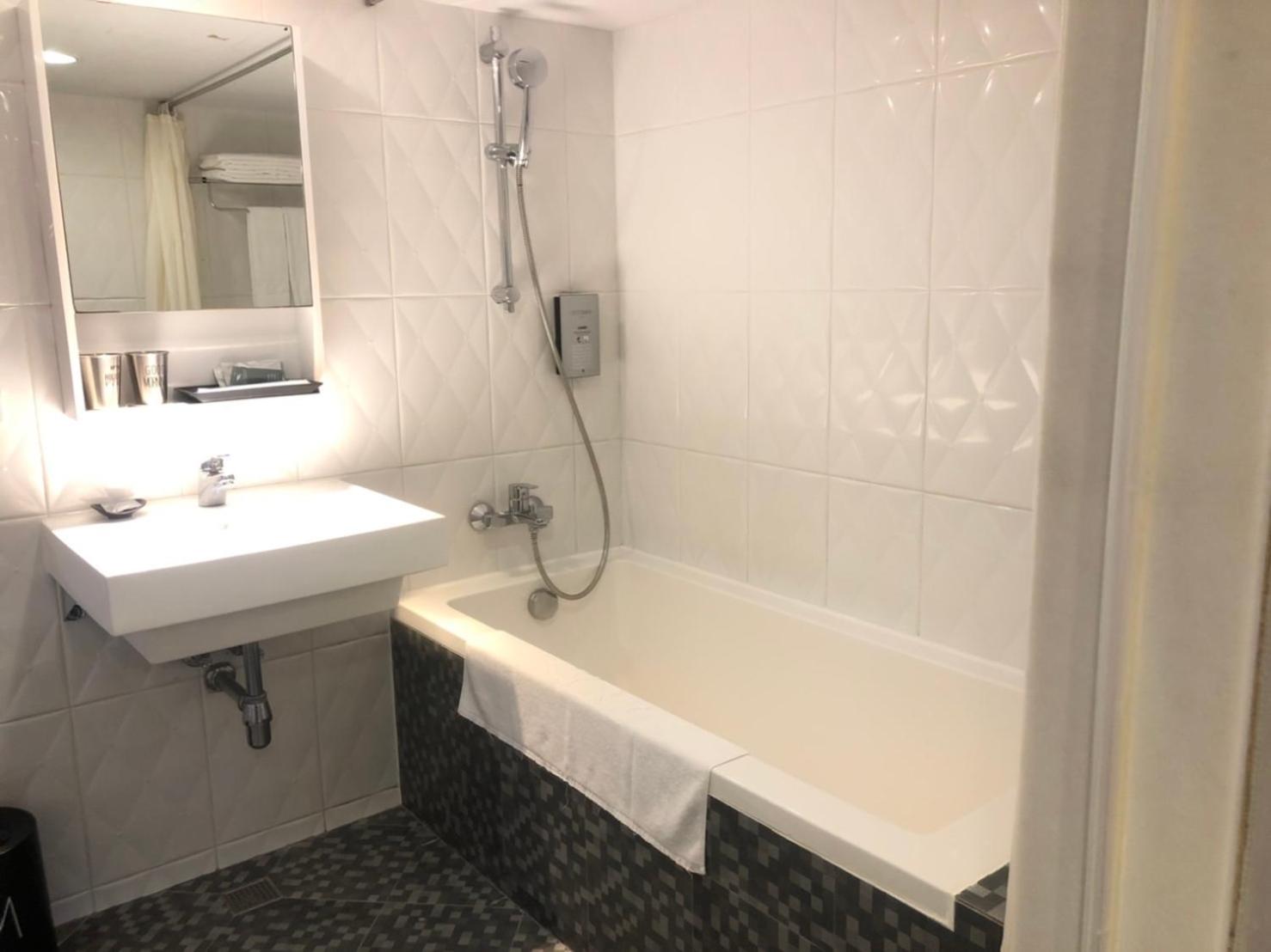 Superior Deluxe Double or Twin Room 