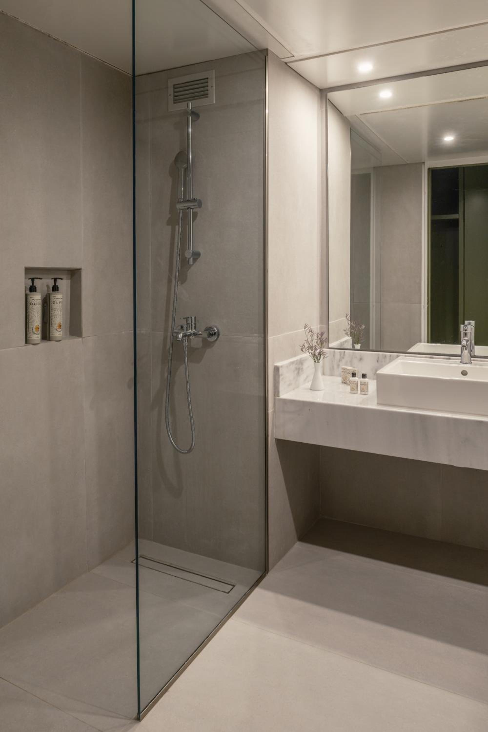 2 Twin Rooms with Interconnecting Door