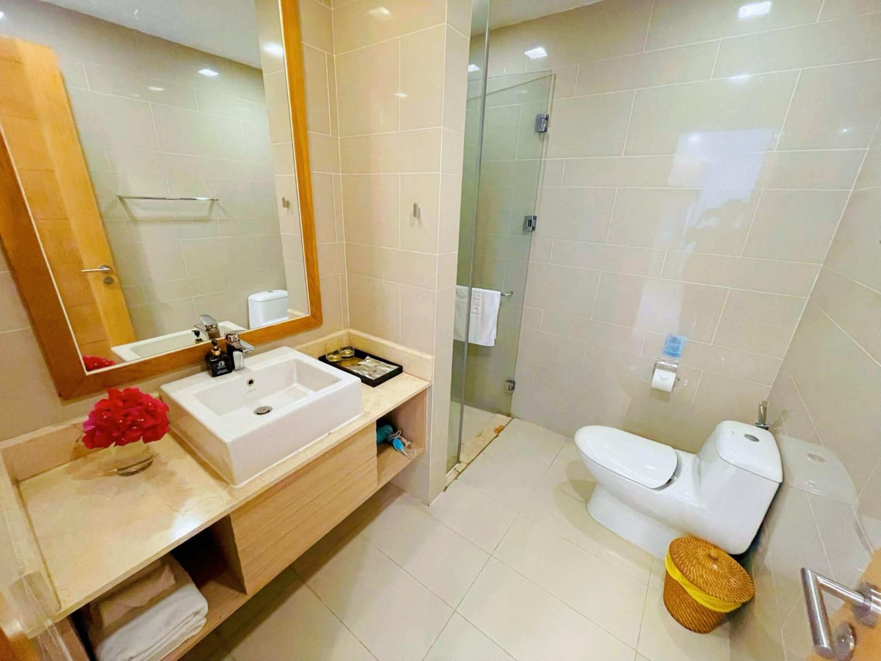 One-Bedroom Apartment with Pool View