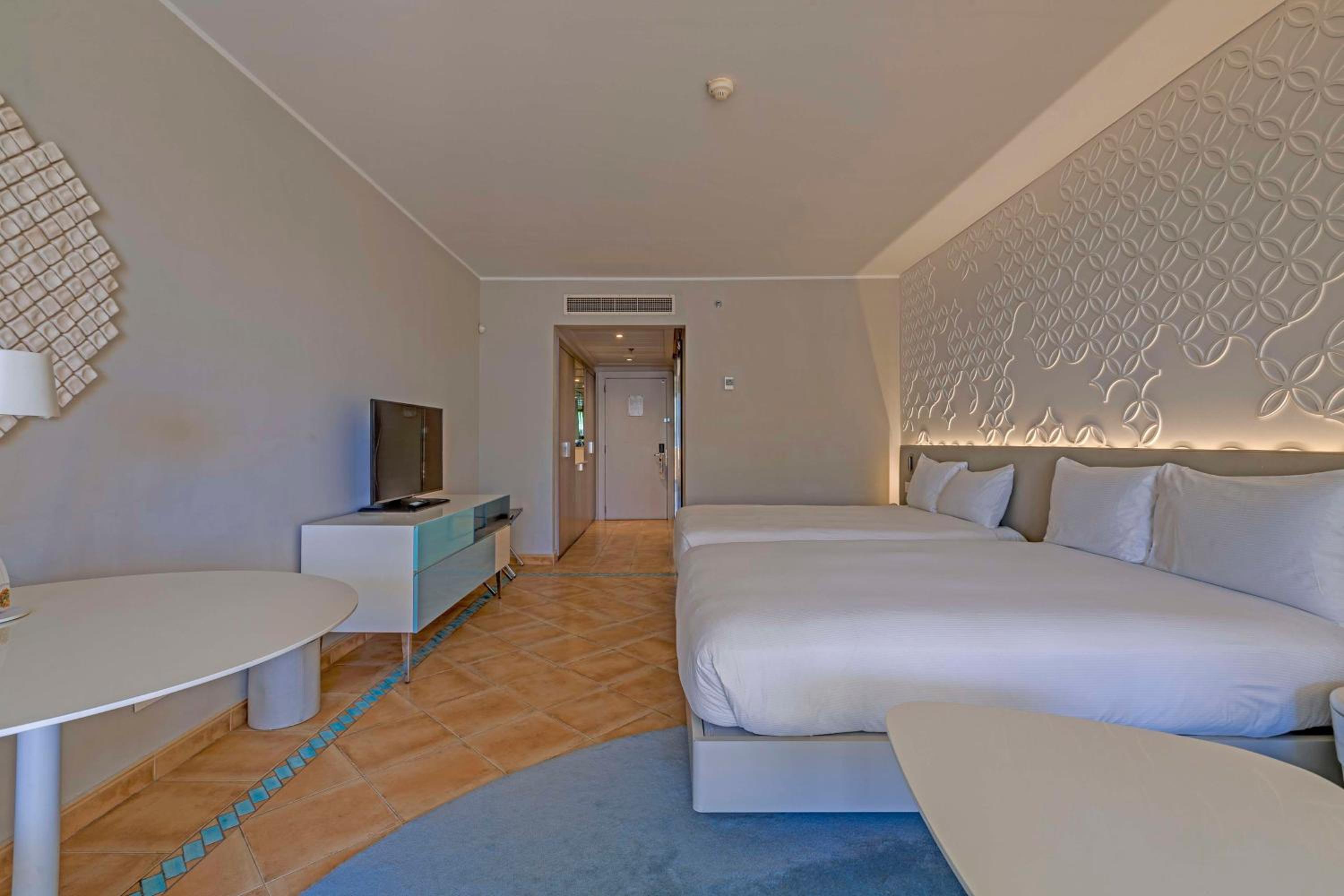 Family Room with Garden View