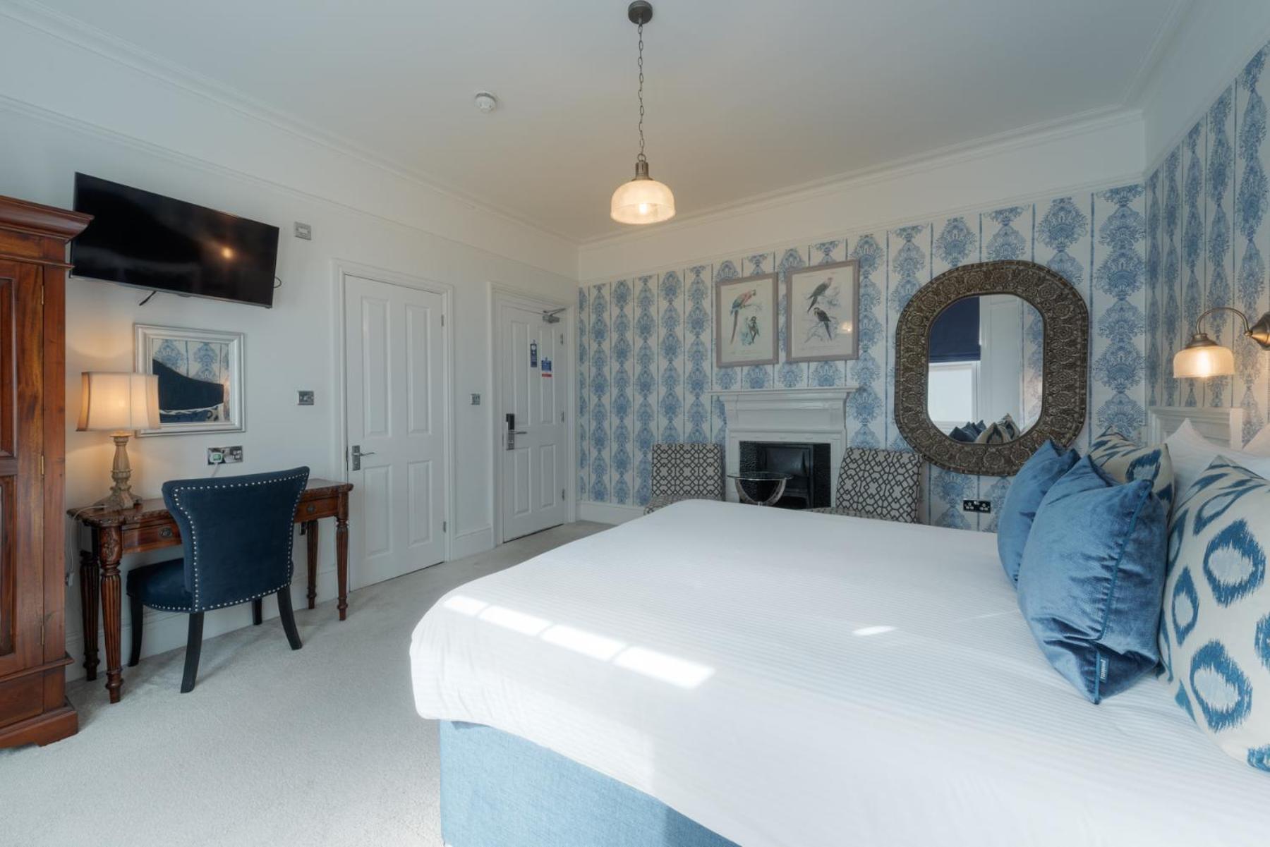 Executive King with Bath and Shower