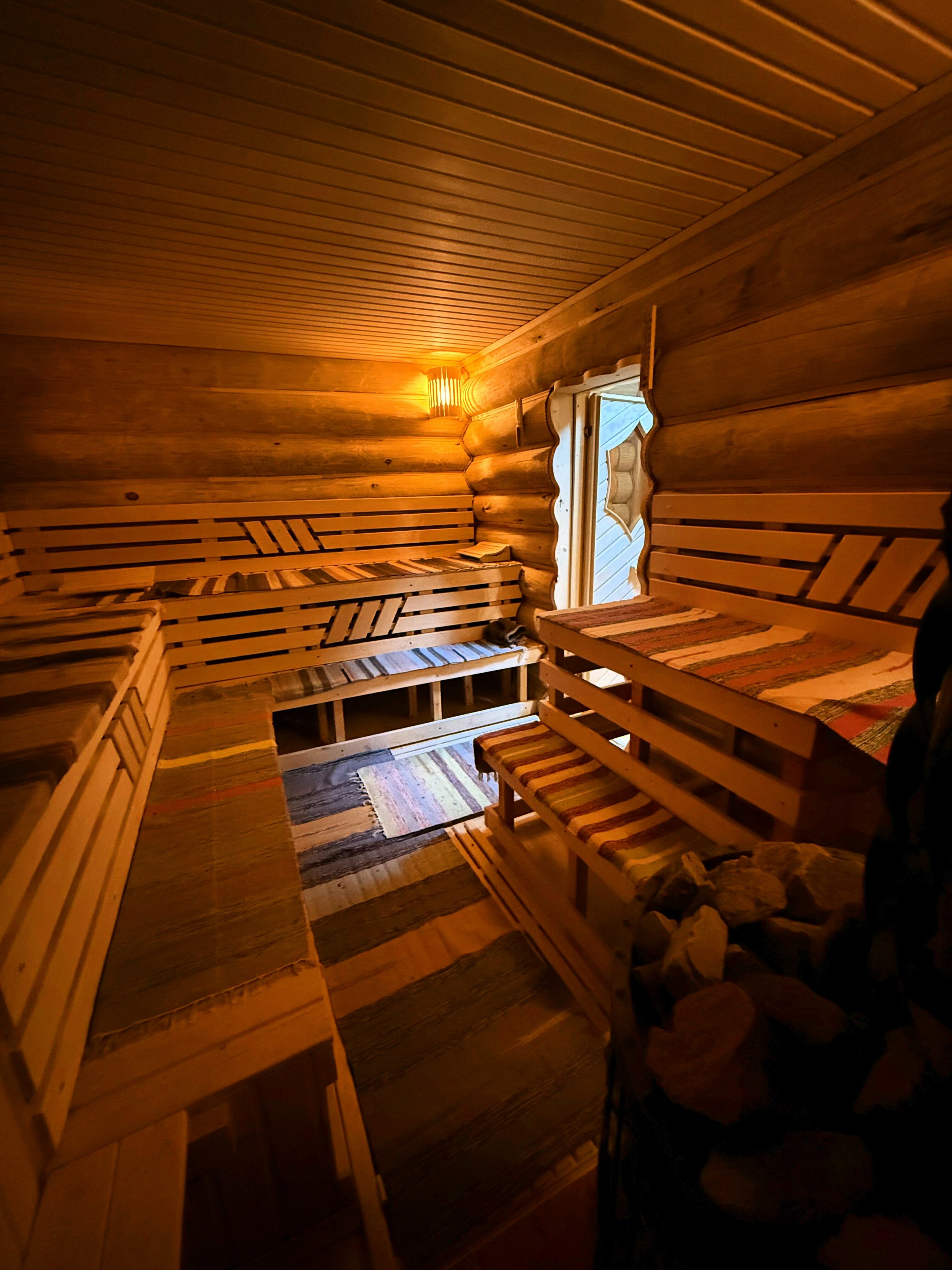 Коттедж с балконом