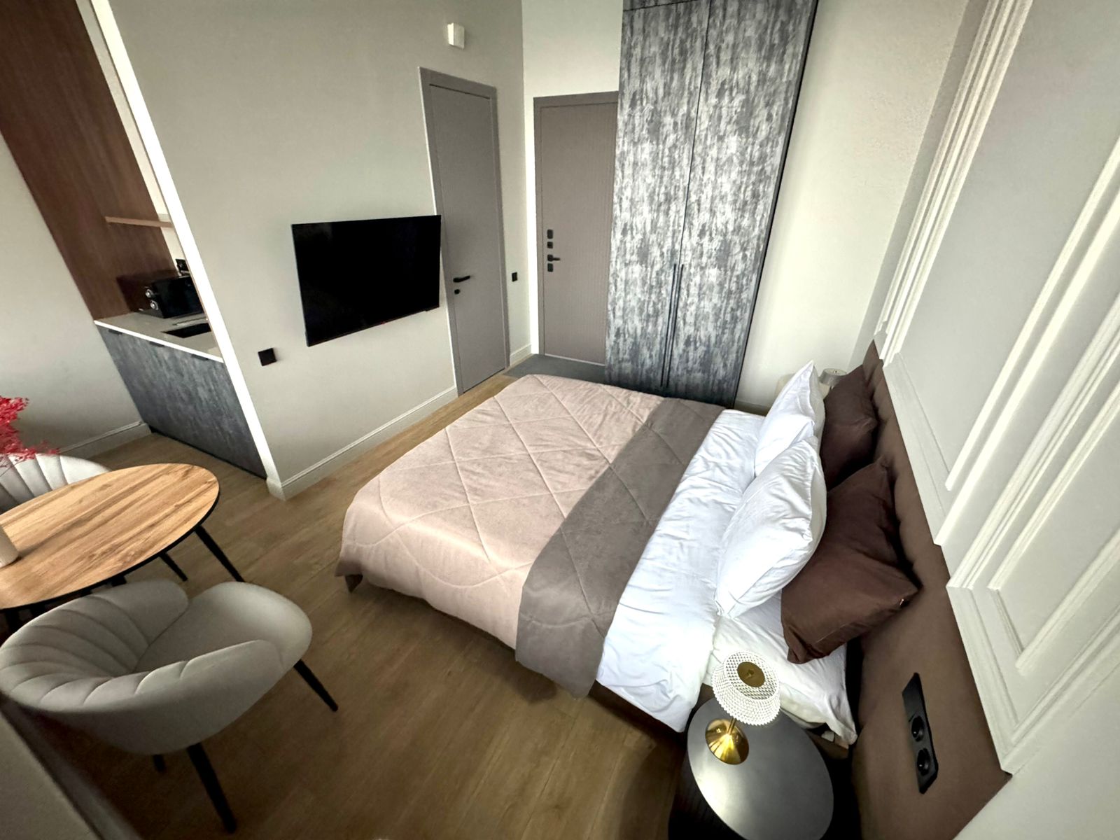 Бизнес Лофт на 24 этаже, с одной двуспальной кроватью