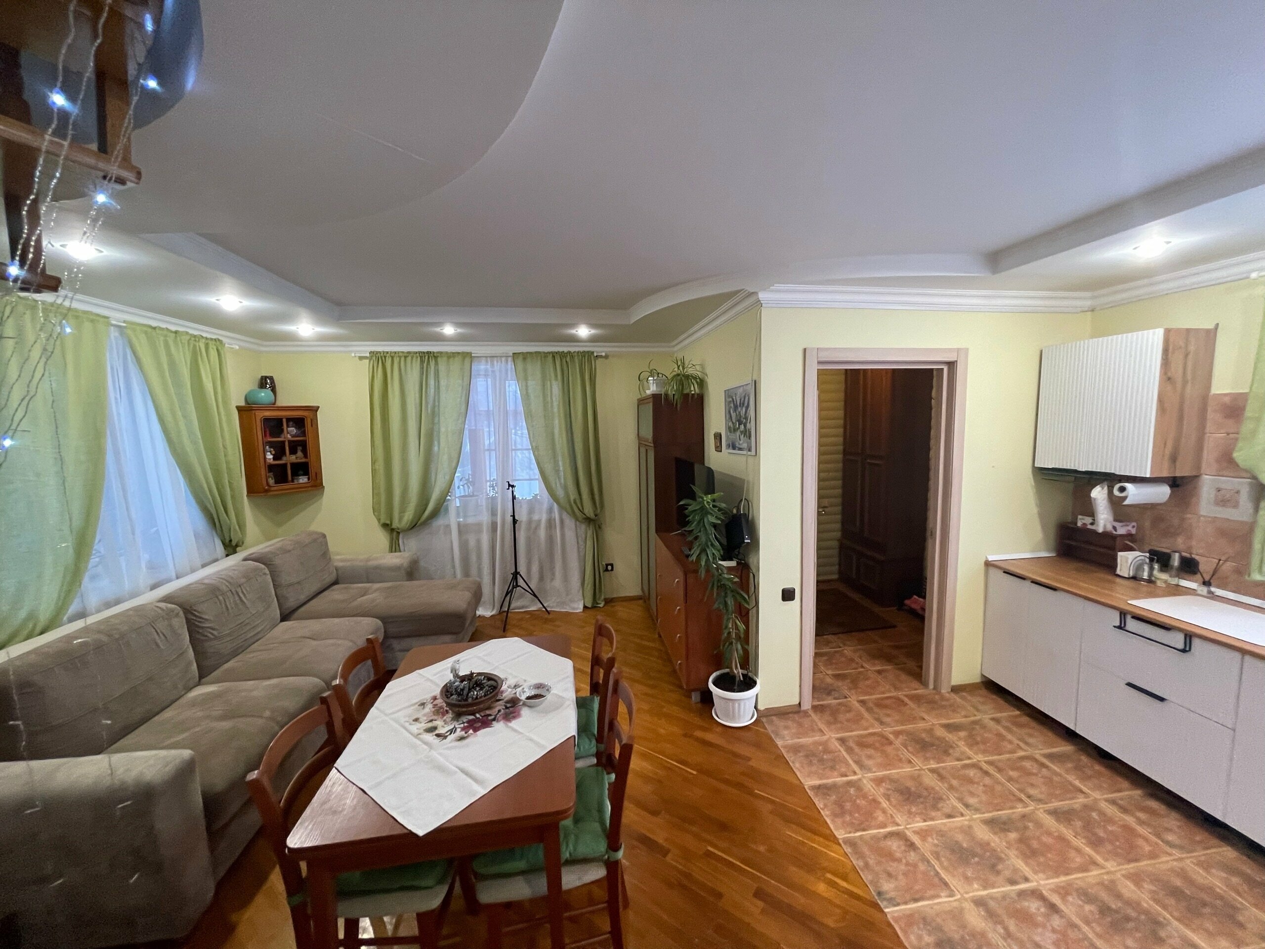 Дом в видом на живописные холмы