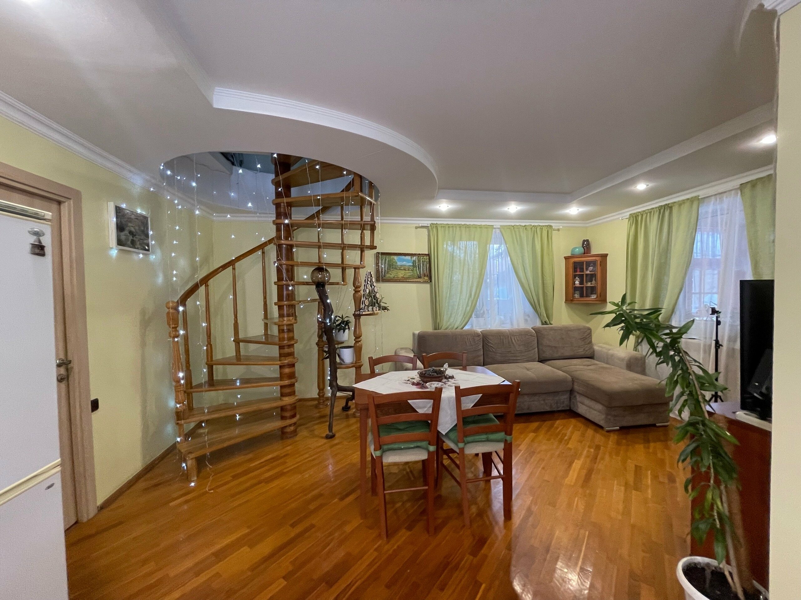 Дом в видом на живописные холмы