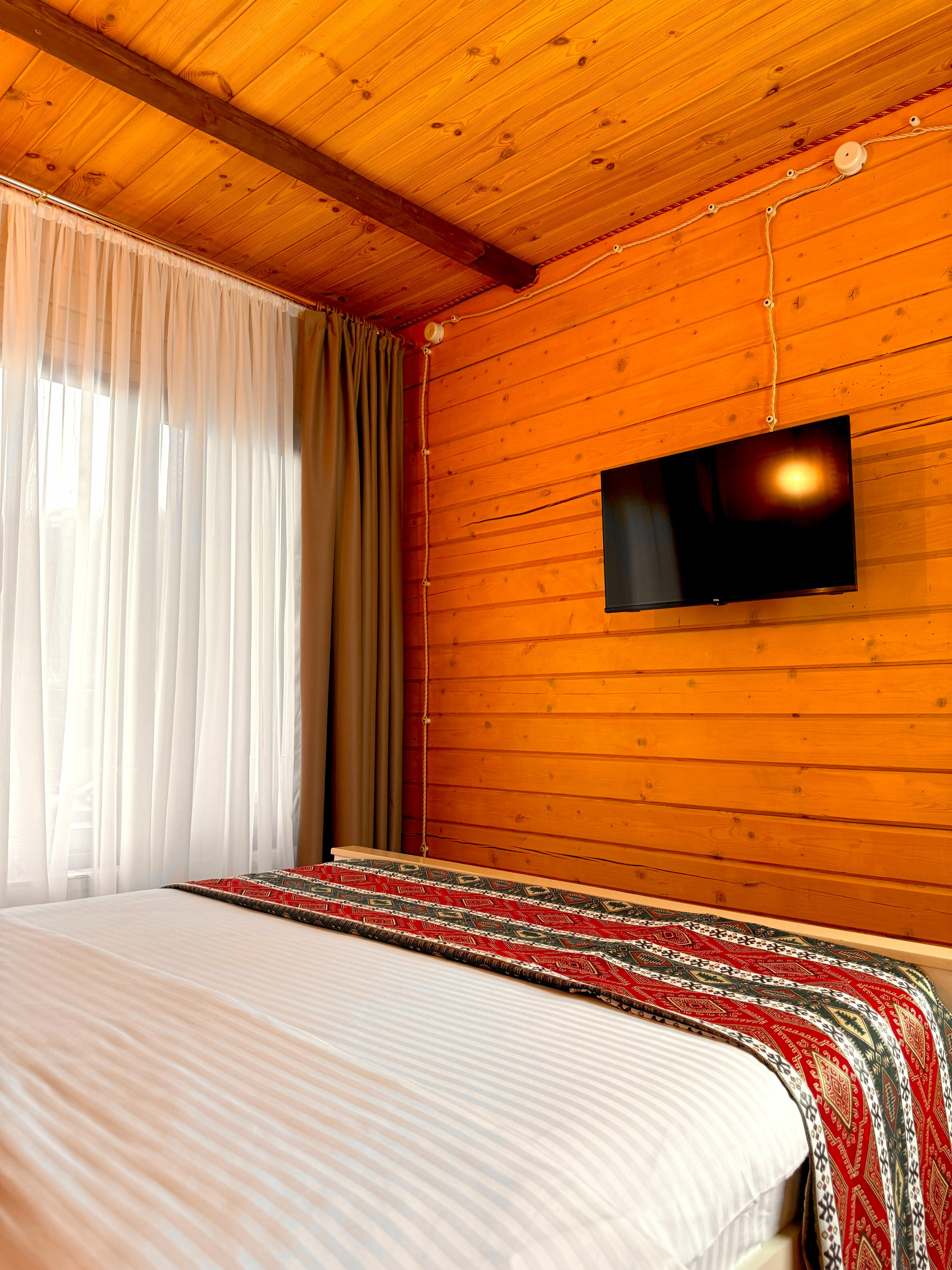 Двухместный стандарт с общей террасой и видом на горы | 2 этаж