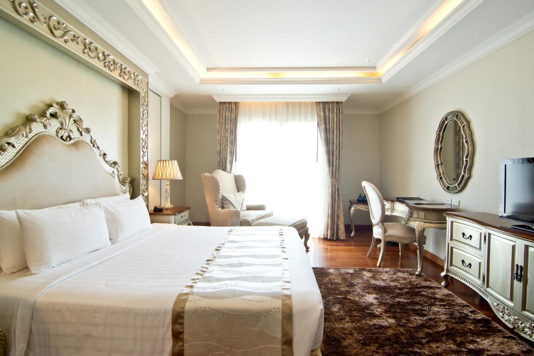 Deluxe Room with Pool View