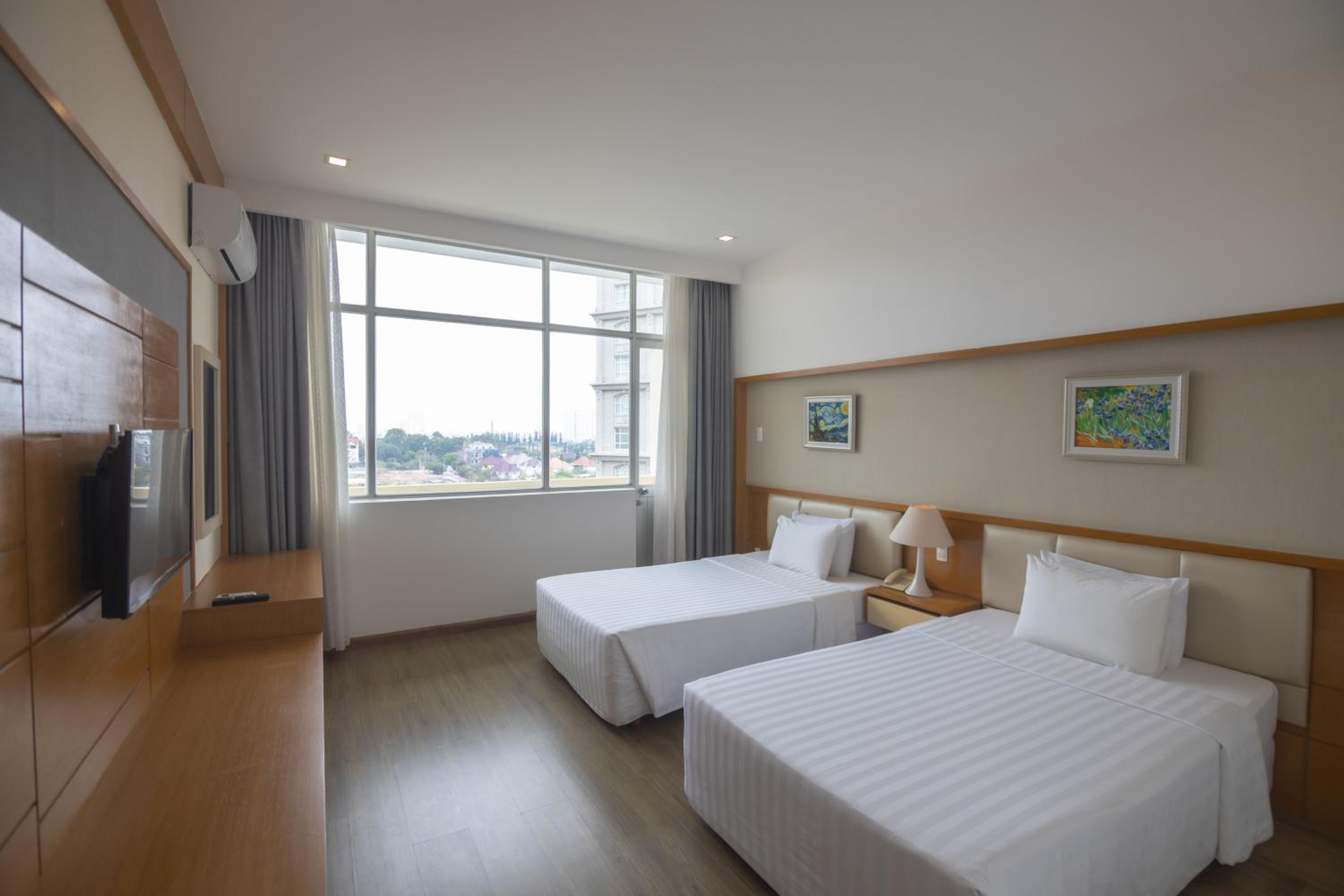 Deluxe Double or Twin Room with City View